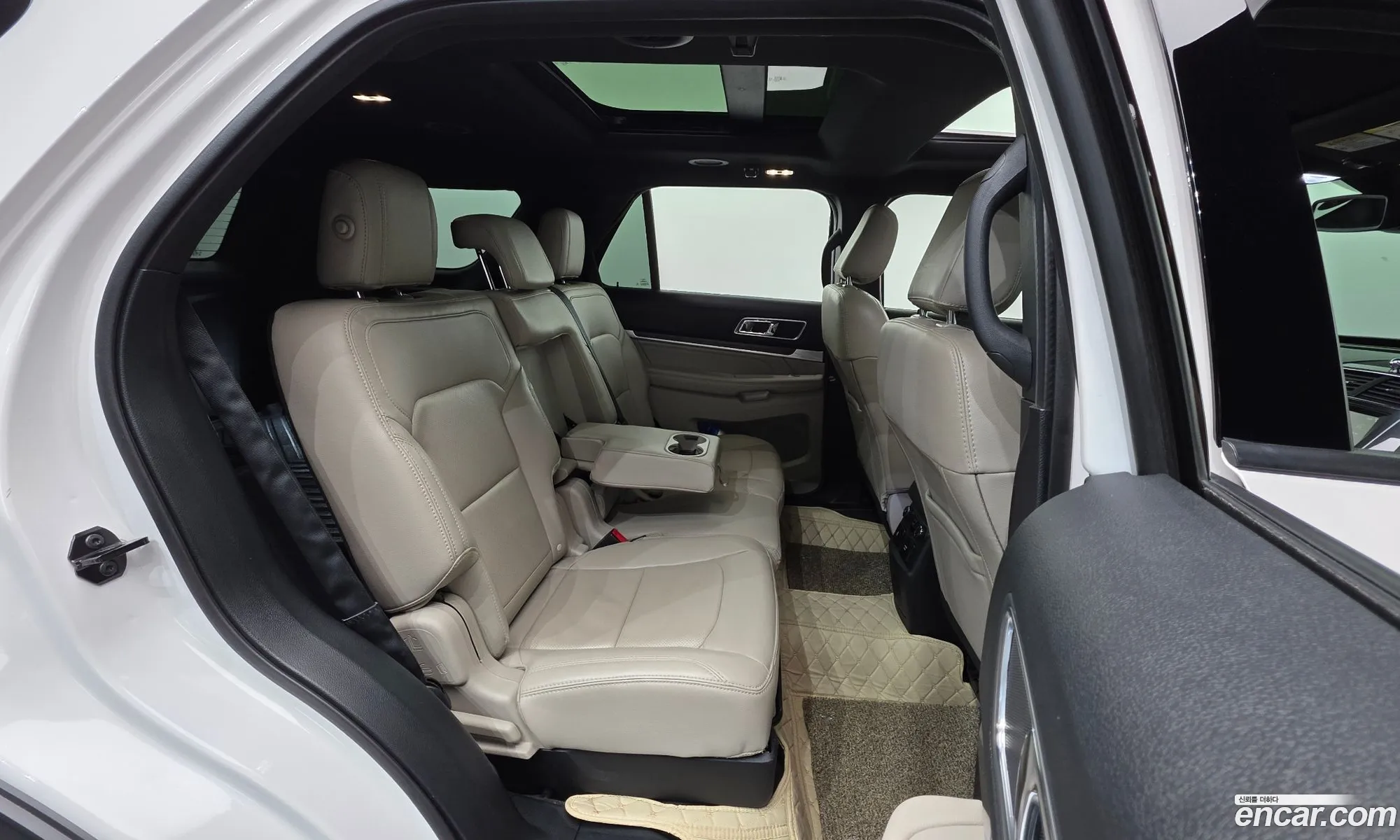Ford Explorer 2018 1FM5K8FH5JGB23289 — 6