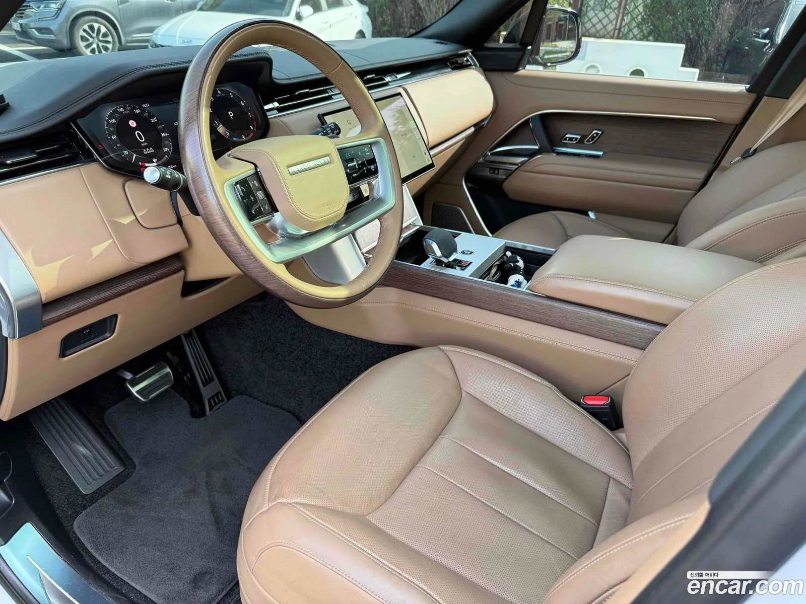 Land Rover Range Rover 2024 — 11