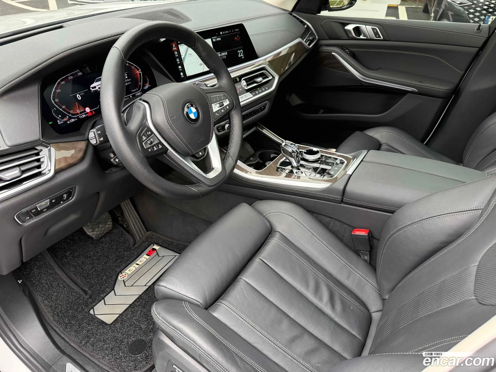 BMW X5 2022 — 7
