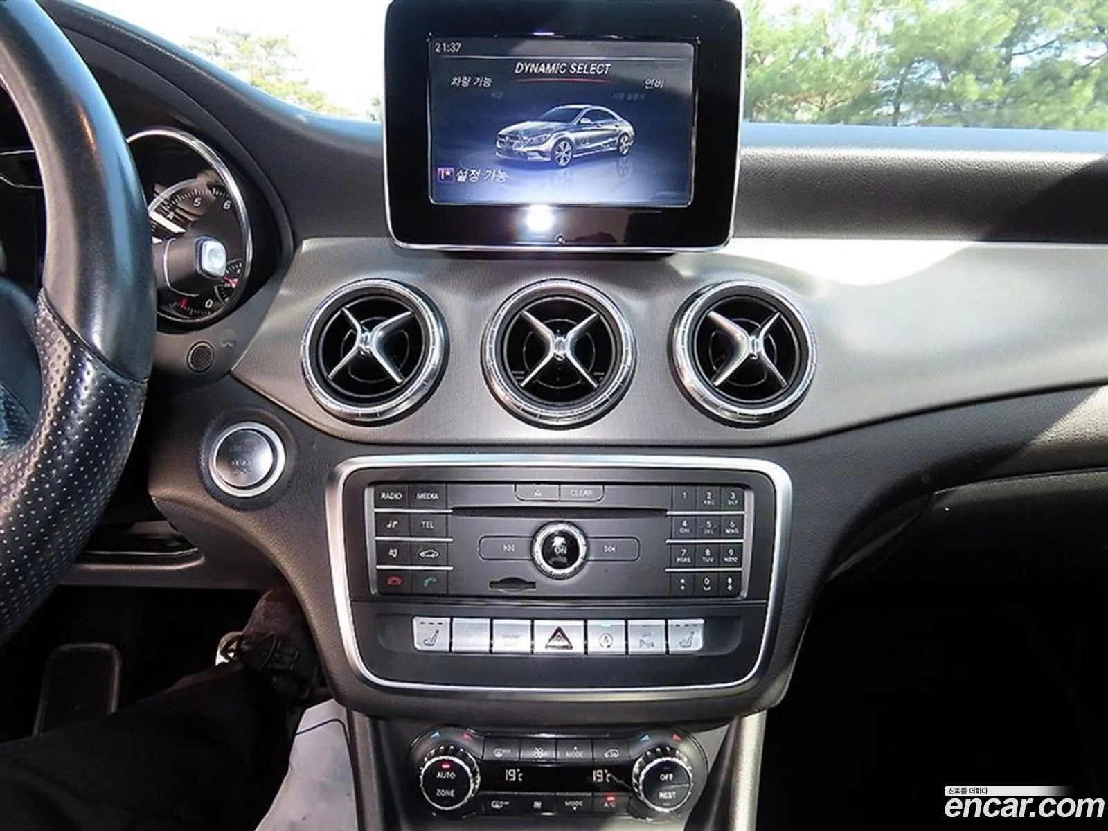 Mercedes-Benz CLA-Class C117 2018 — 15