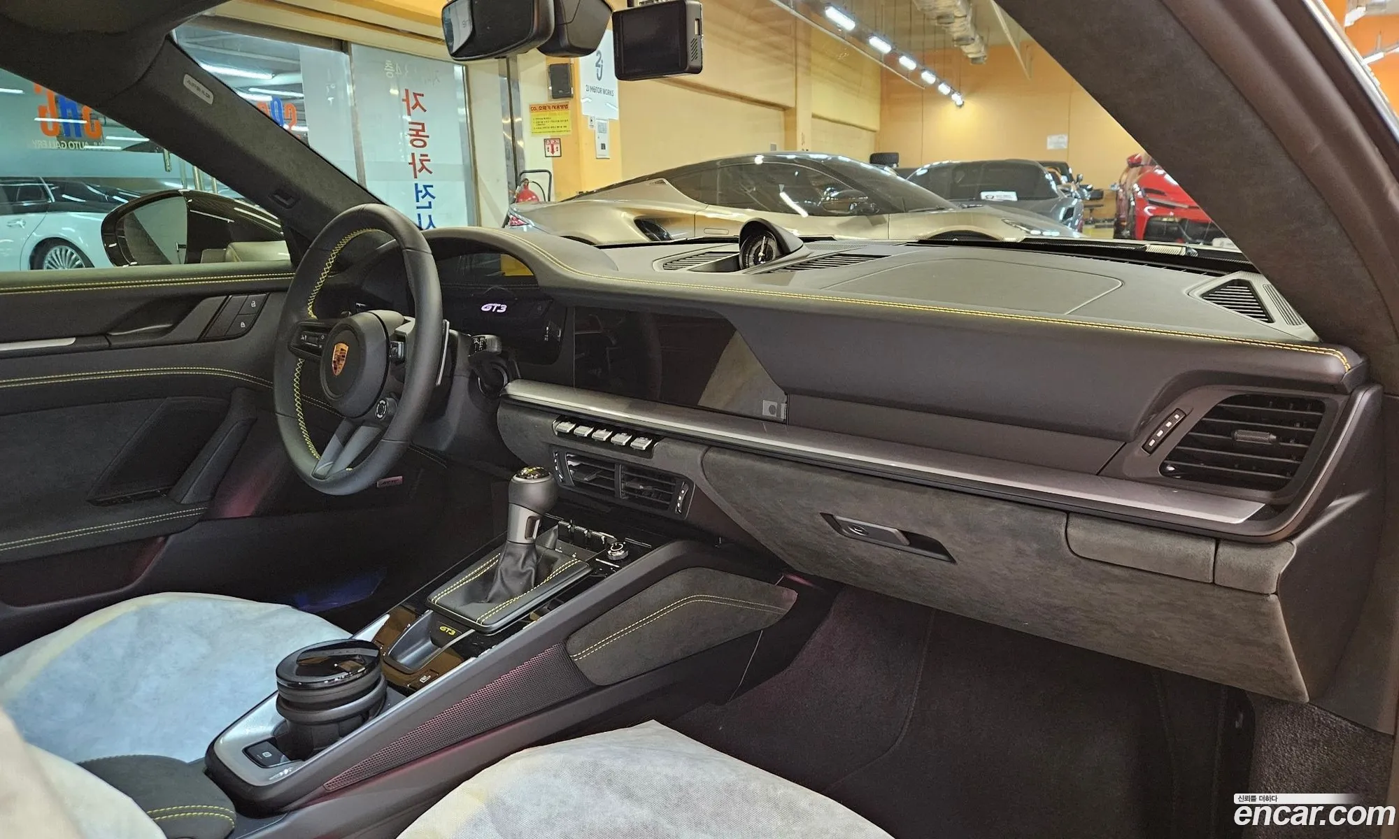 Porsche 911 2025 — 2