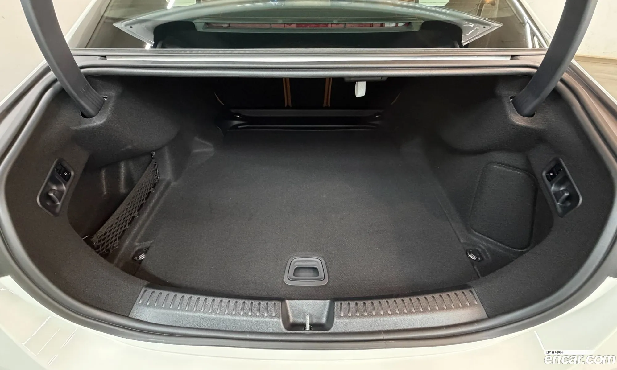 Mercedes-Benz E-Class W214 2025 — 19