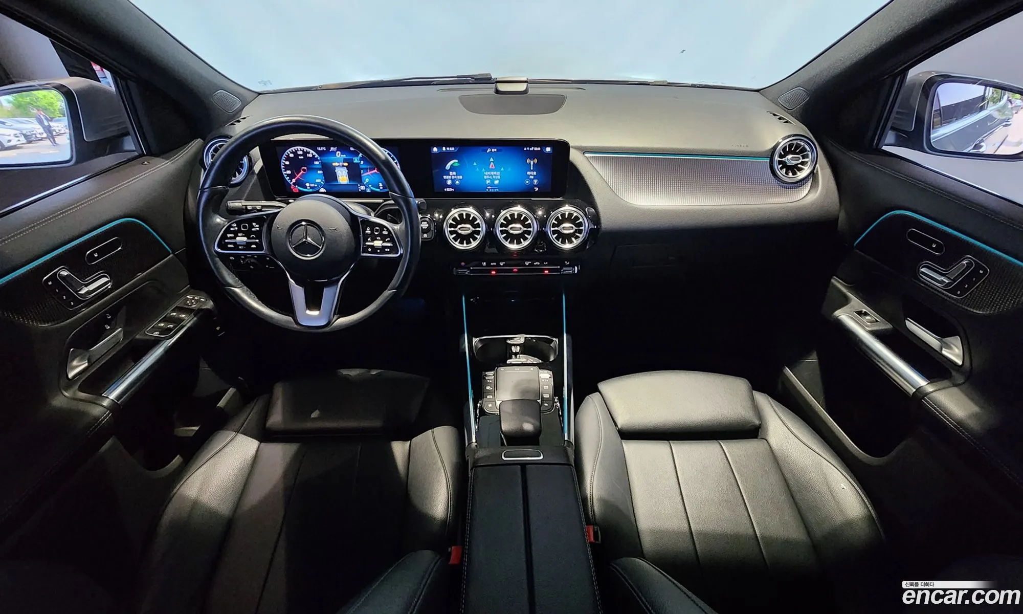 Mercedes-Benz GLA-Class H247 2021 — 12