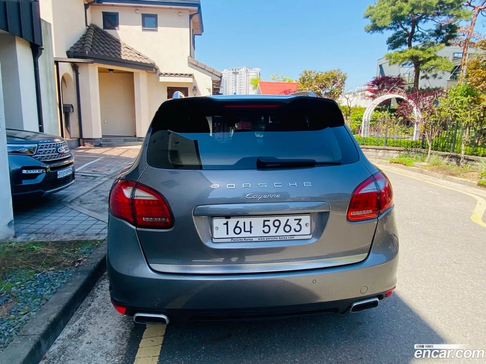 Porsche Cayenne 2012 — 16