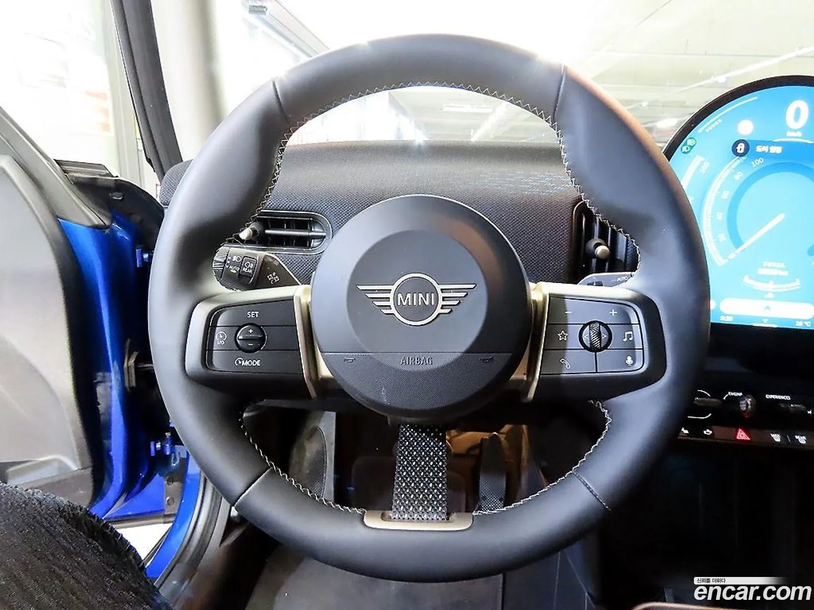 Mini Cooper C 2025 — 12