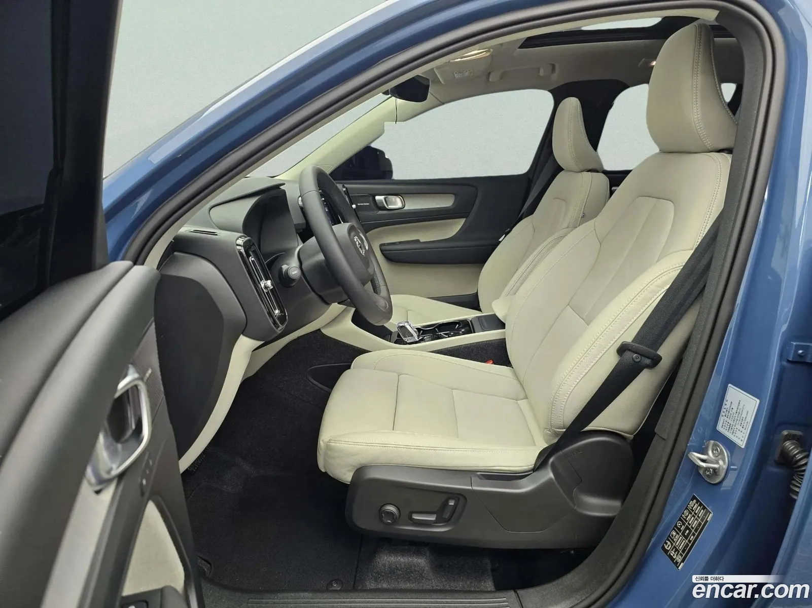 Volvo XC40 2025 — 6