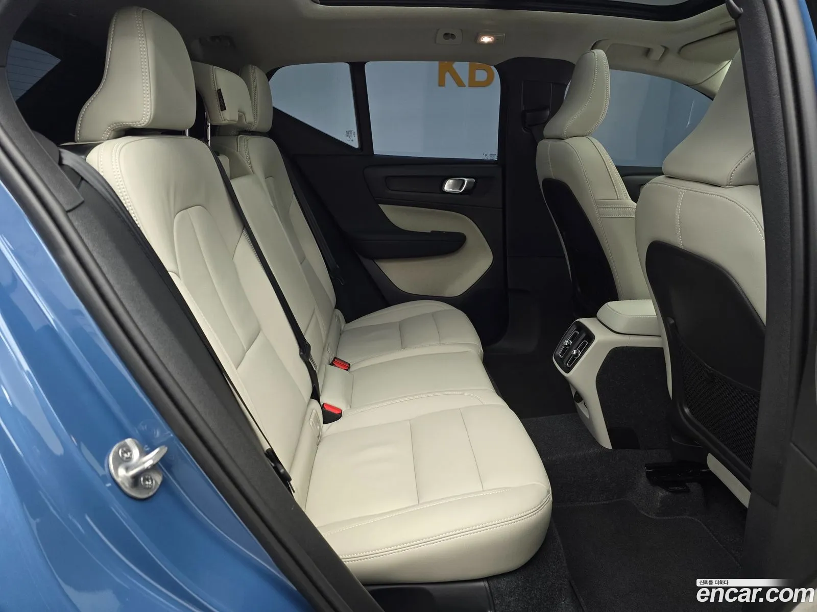 Volvo XC40 2025 — 3