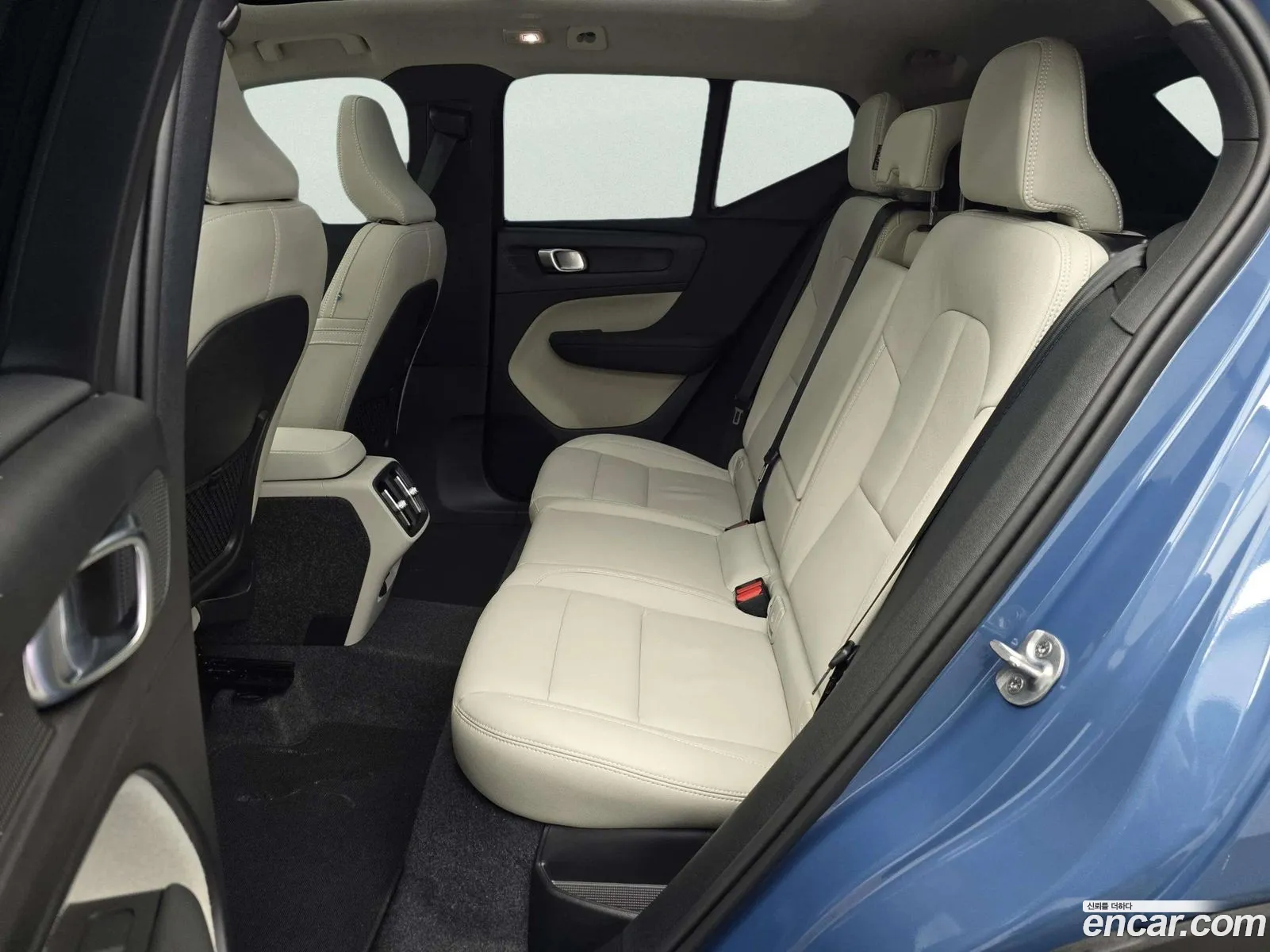 Volvo XC40 2025 — 15