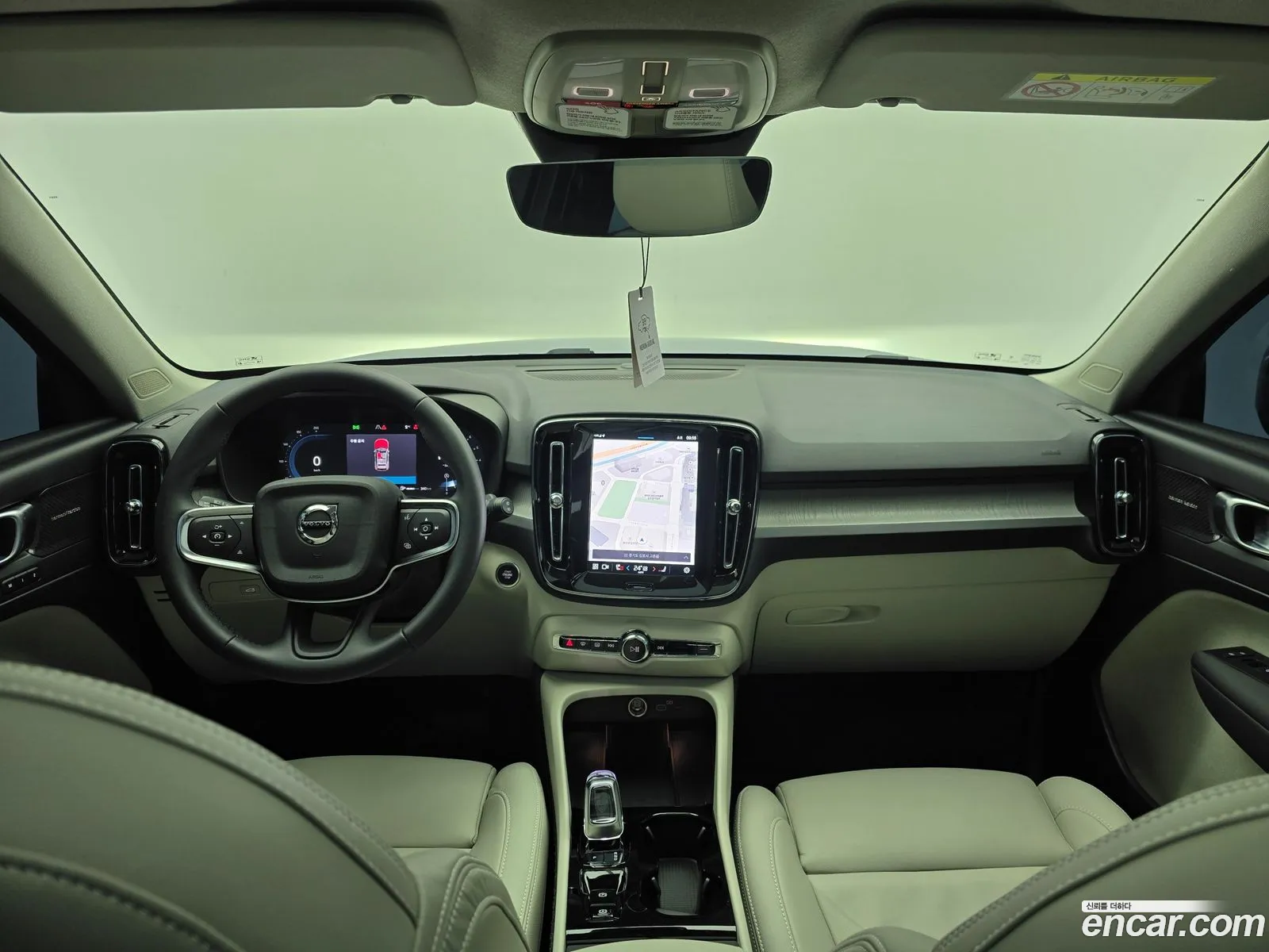 Volvo XC40 2025 — 16
