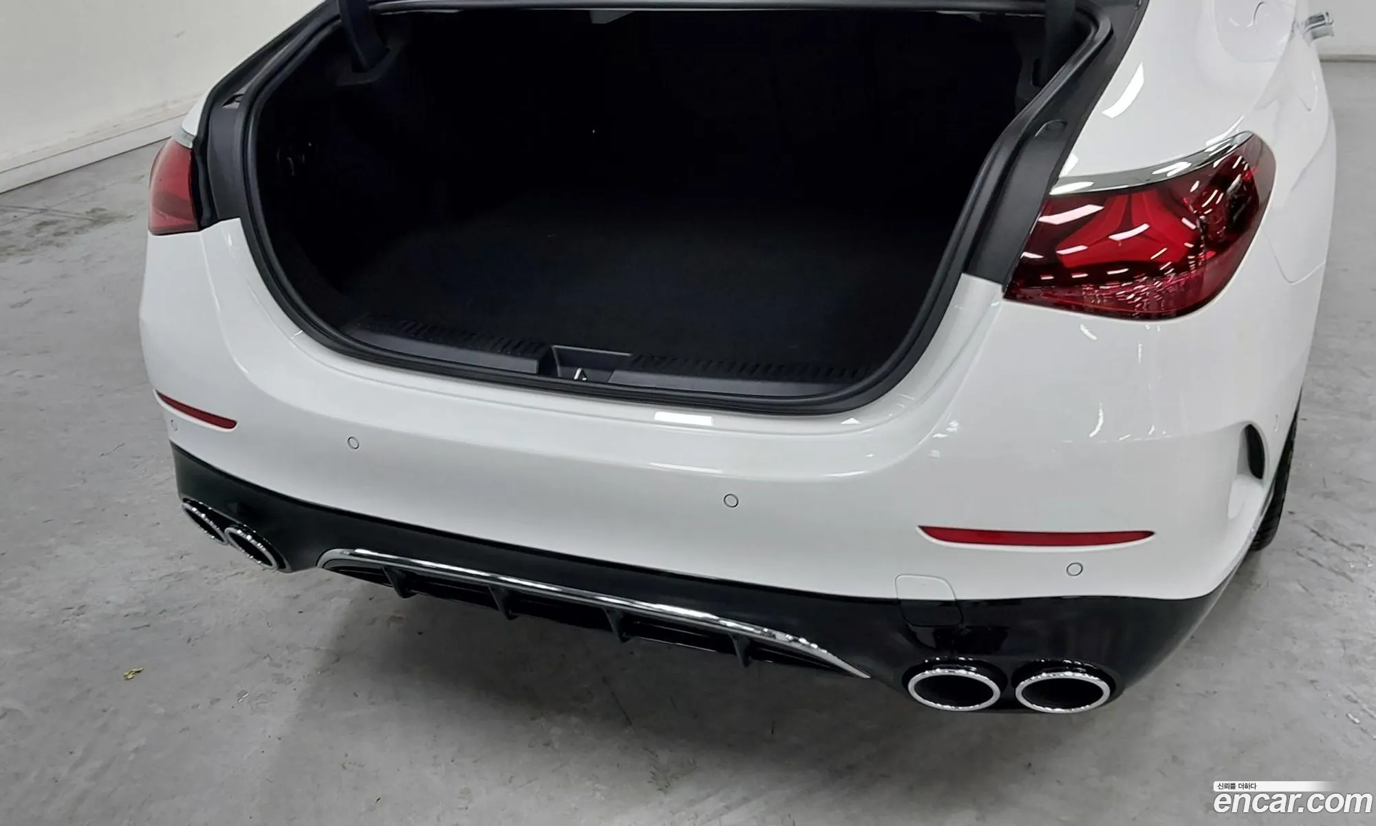 Mercedes-Benz E-Class W214 2025 — 19