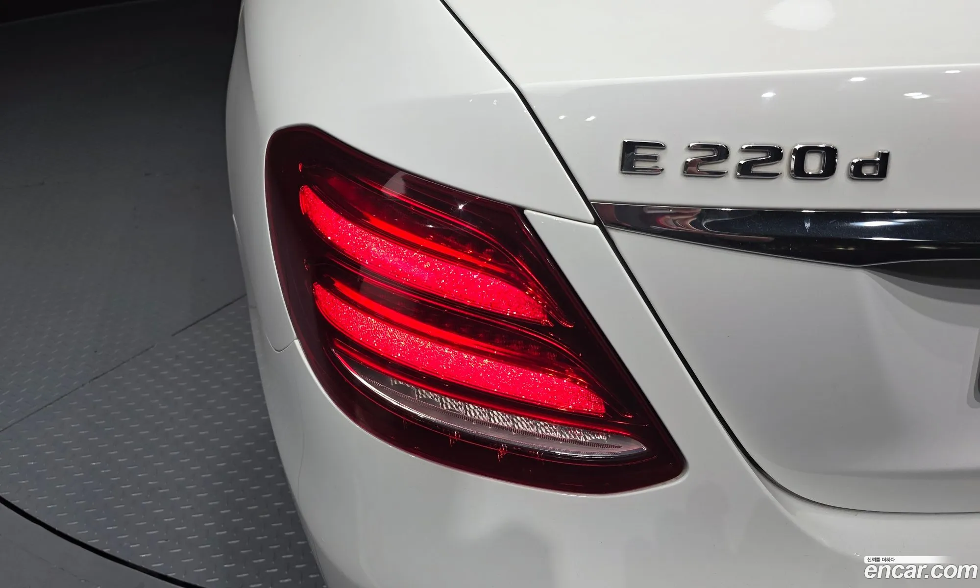 Mercedes-Benz E-Class W213 2017 — 26