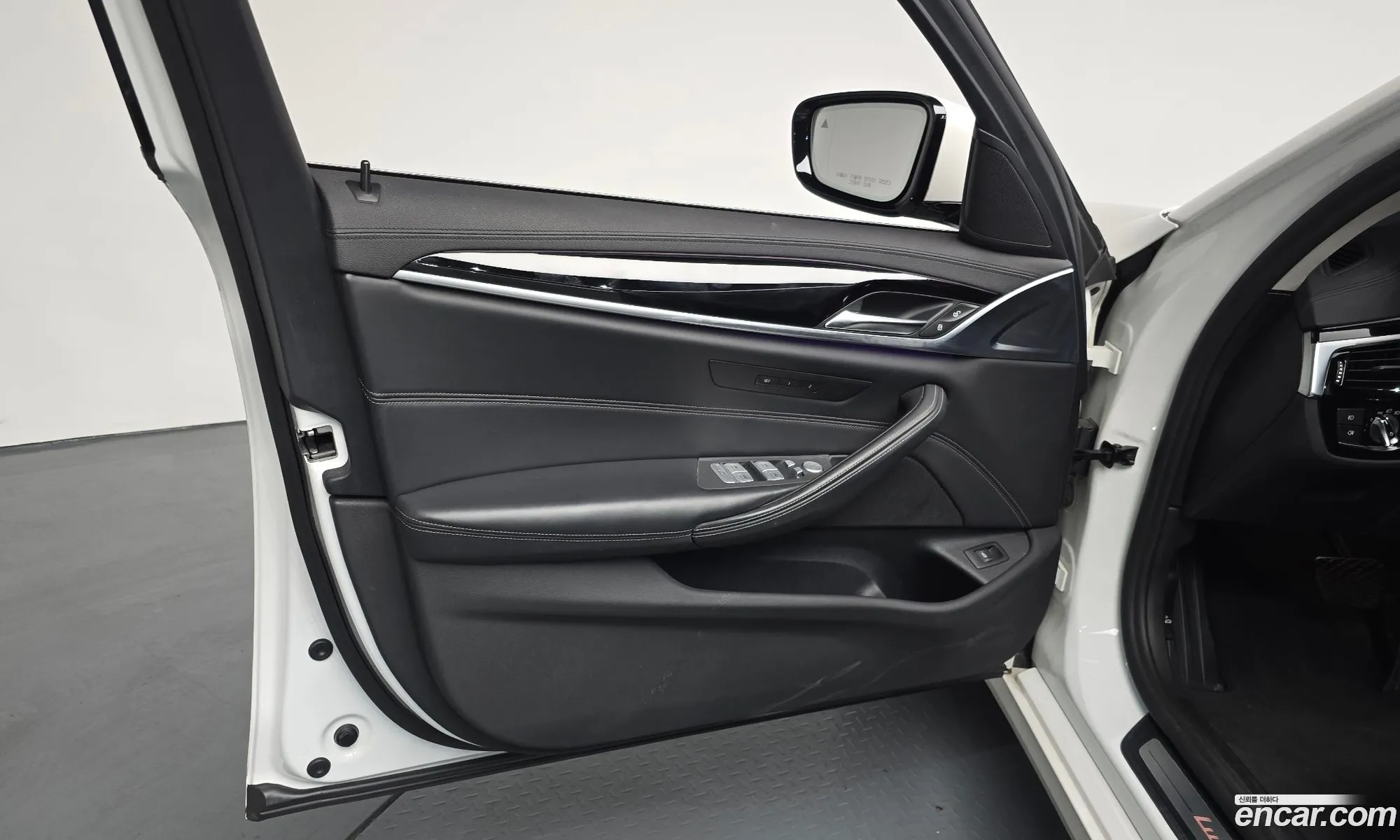BMW 5 Series 2019 WBAJD3101KB317444 — 32