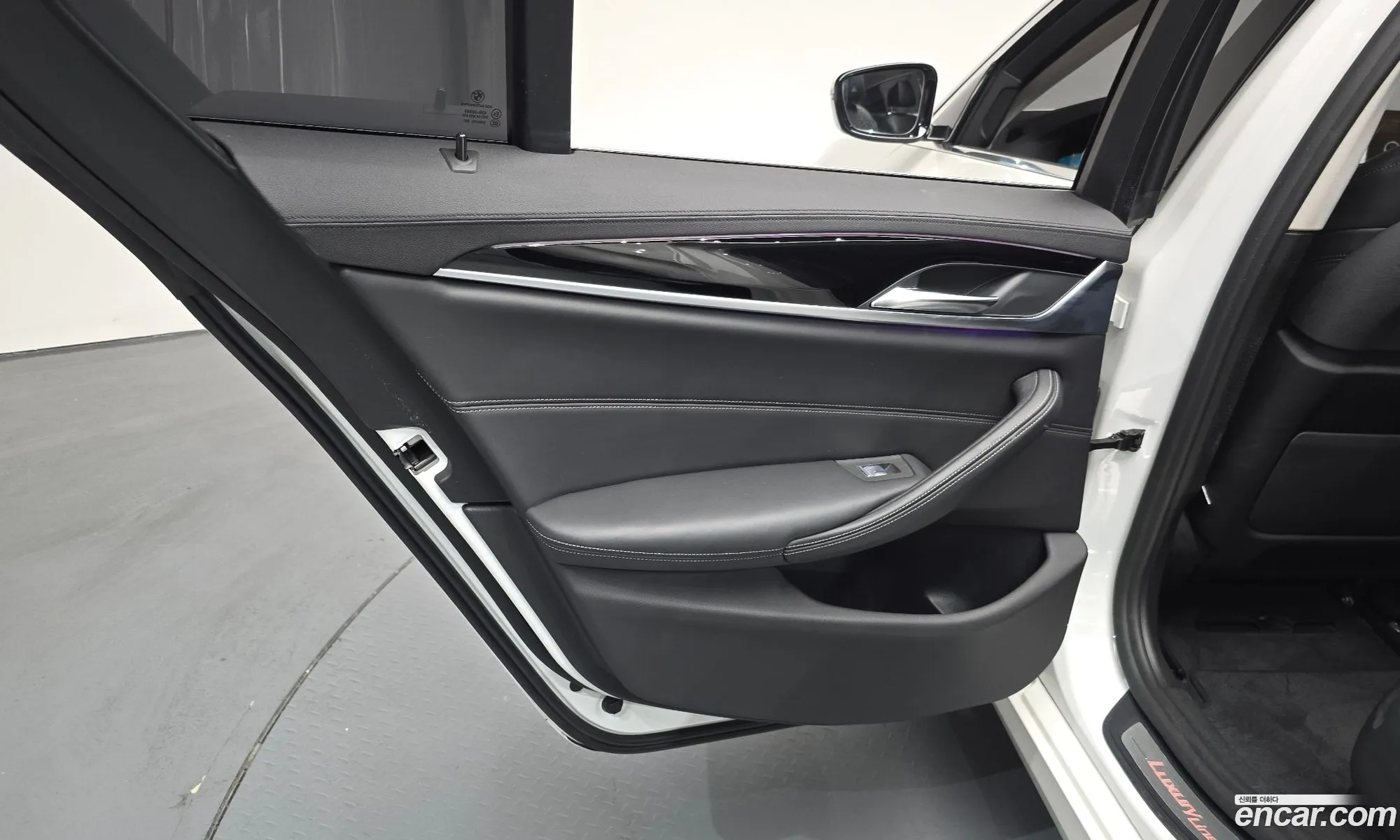 BMW 5 Series 2019 WBAJD3101KB317444 — 16