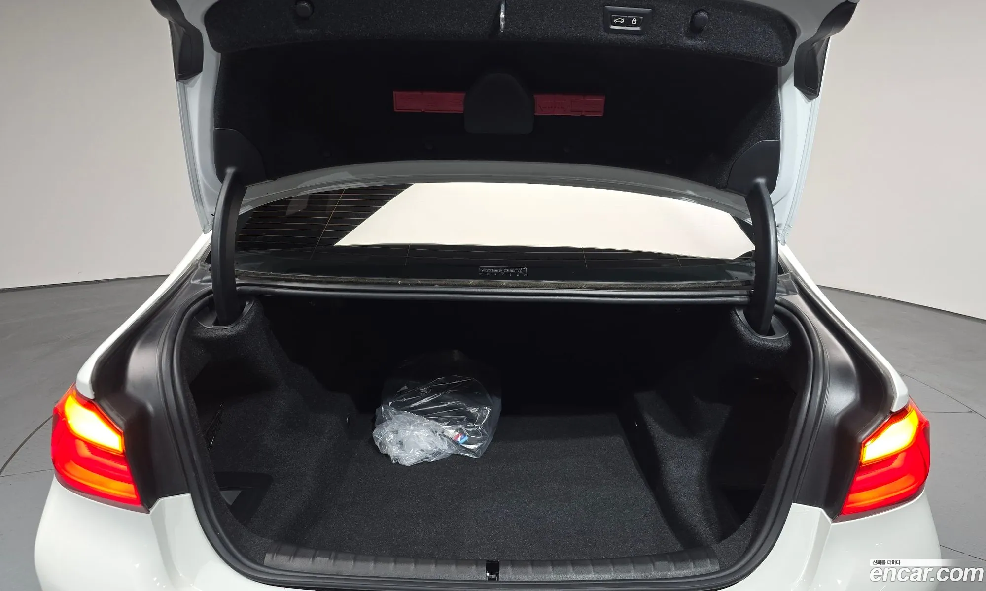 BMW 5 Series 2019 WBAJD3101KB317444 — 24