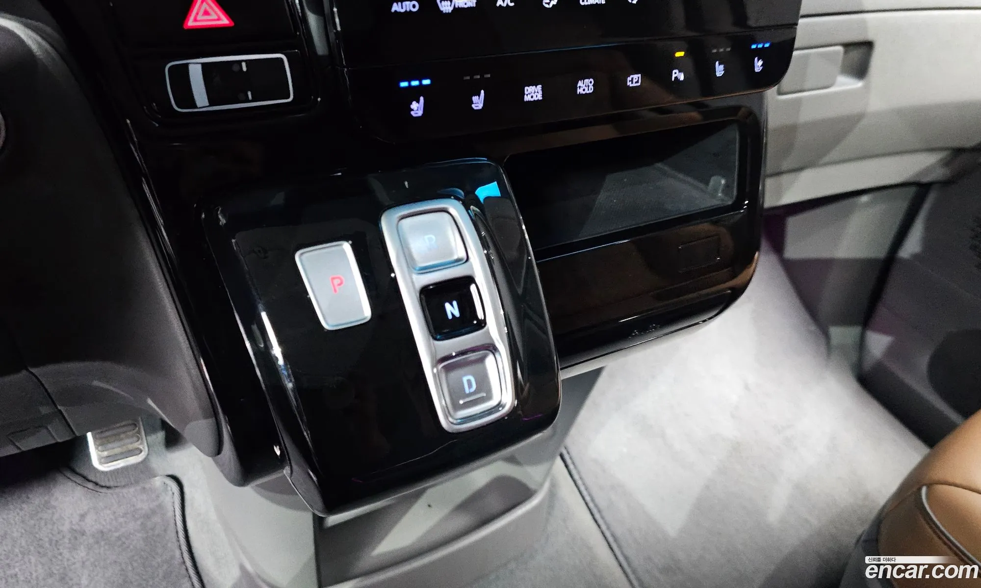 Hyundai Staria 2024 — 28