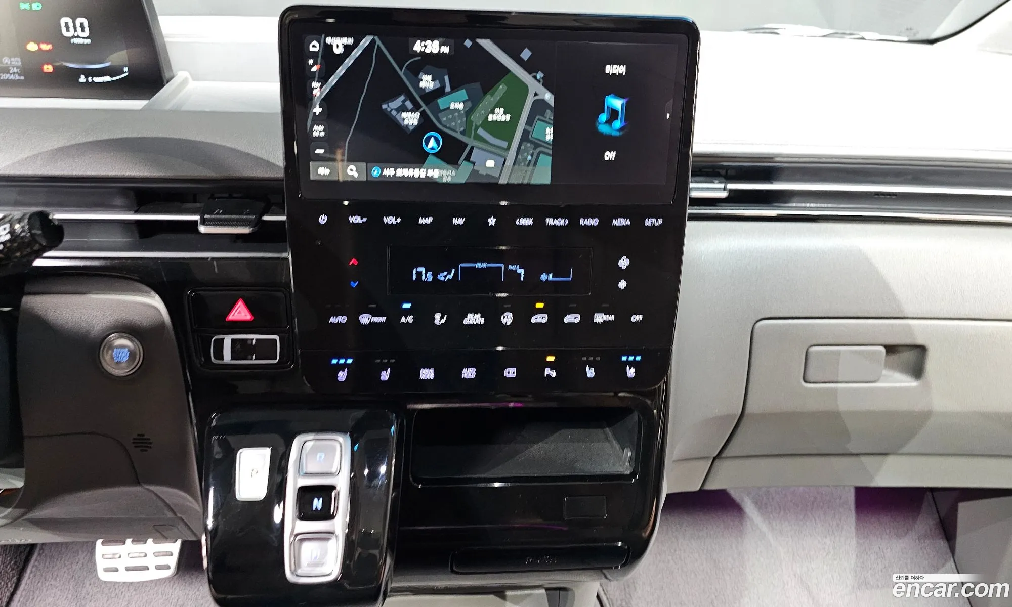 Hyundai Staria 2024 — 2