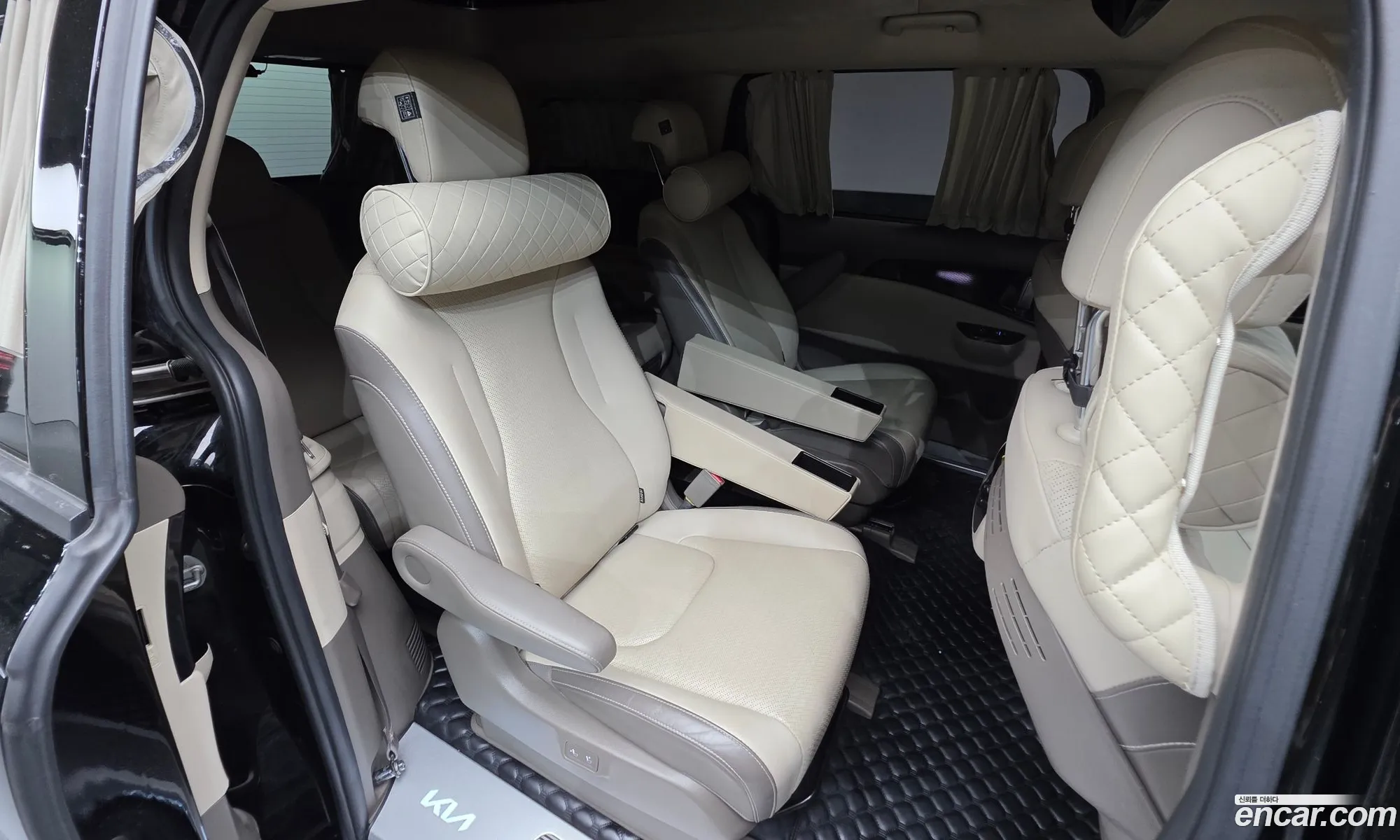 Kia Carnival 2021 KNANE813BMS092286 — 3