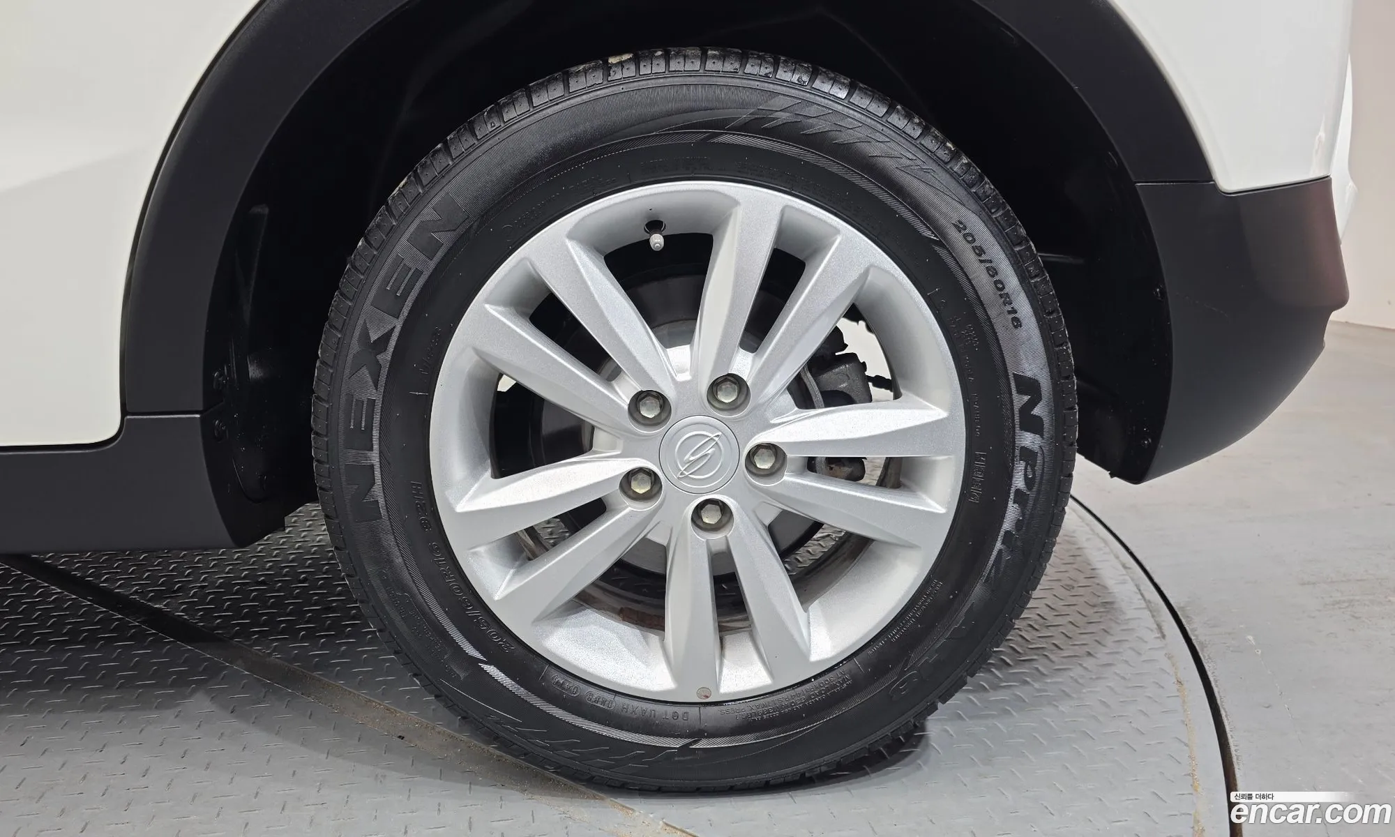 KG Mobility (SsangYong) Tivoli Armour 2018 — 28