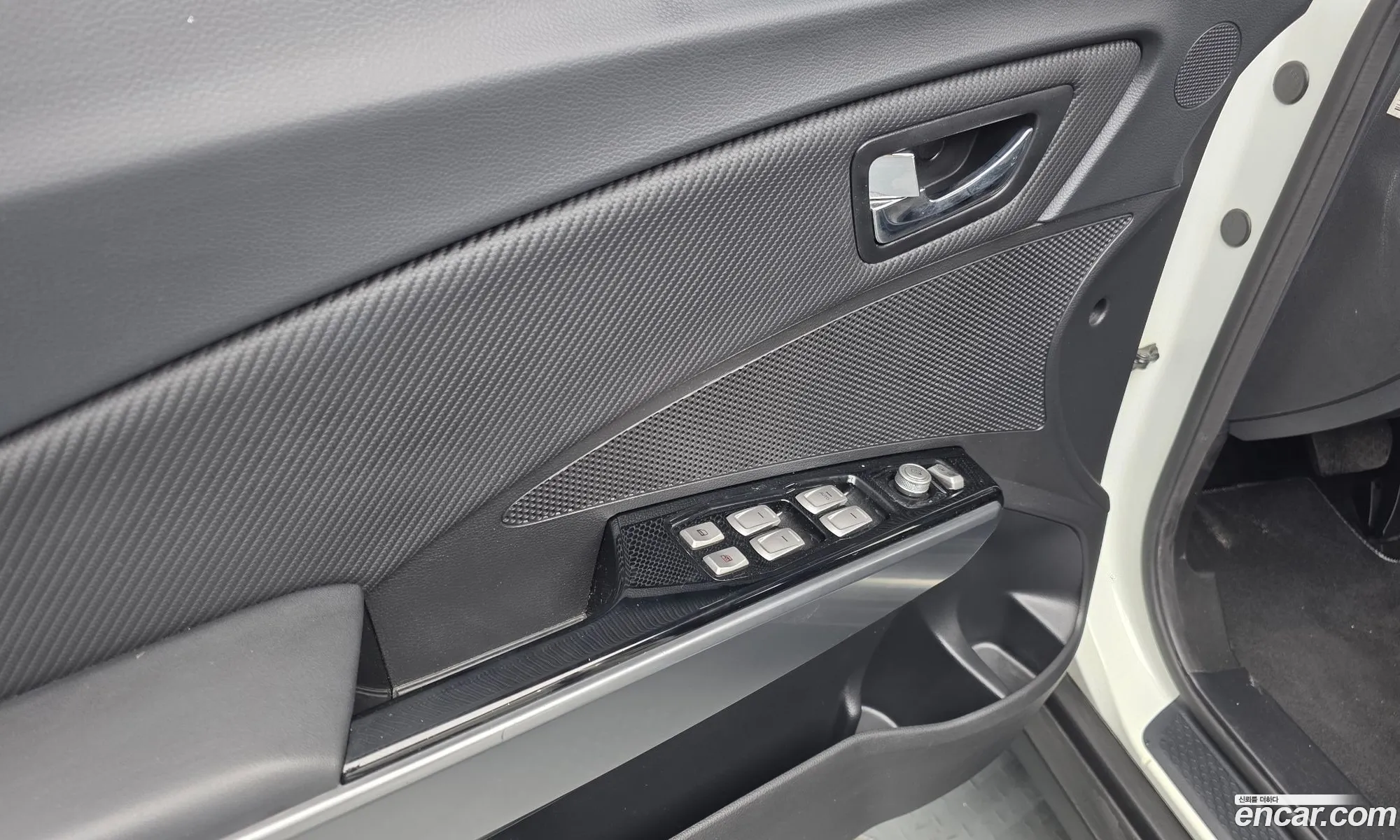 KG Mobility (SsangYong) Tivoli Armour 2018 — 2