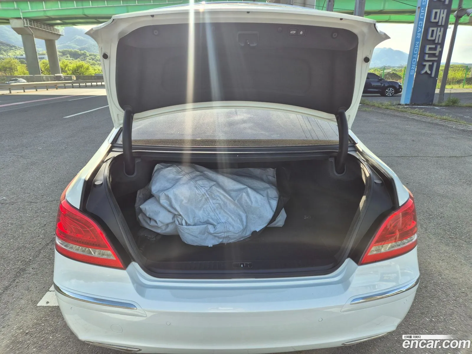 Hyundai Equus 2009 — 17