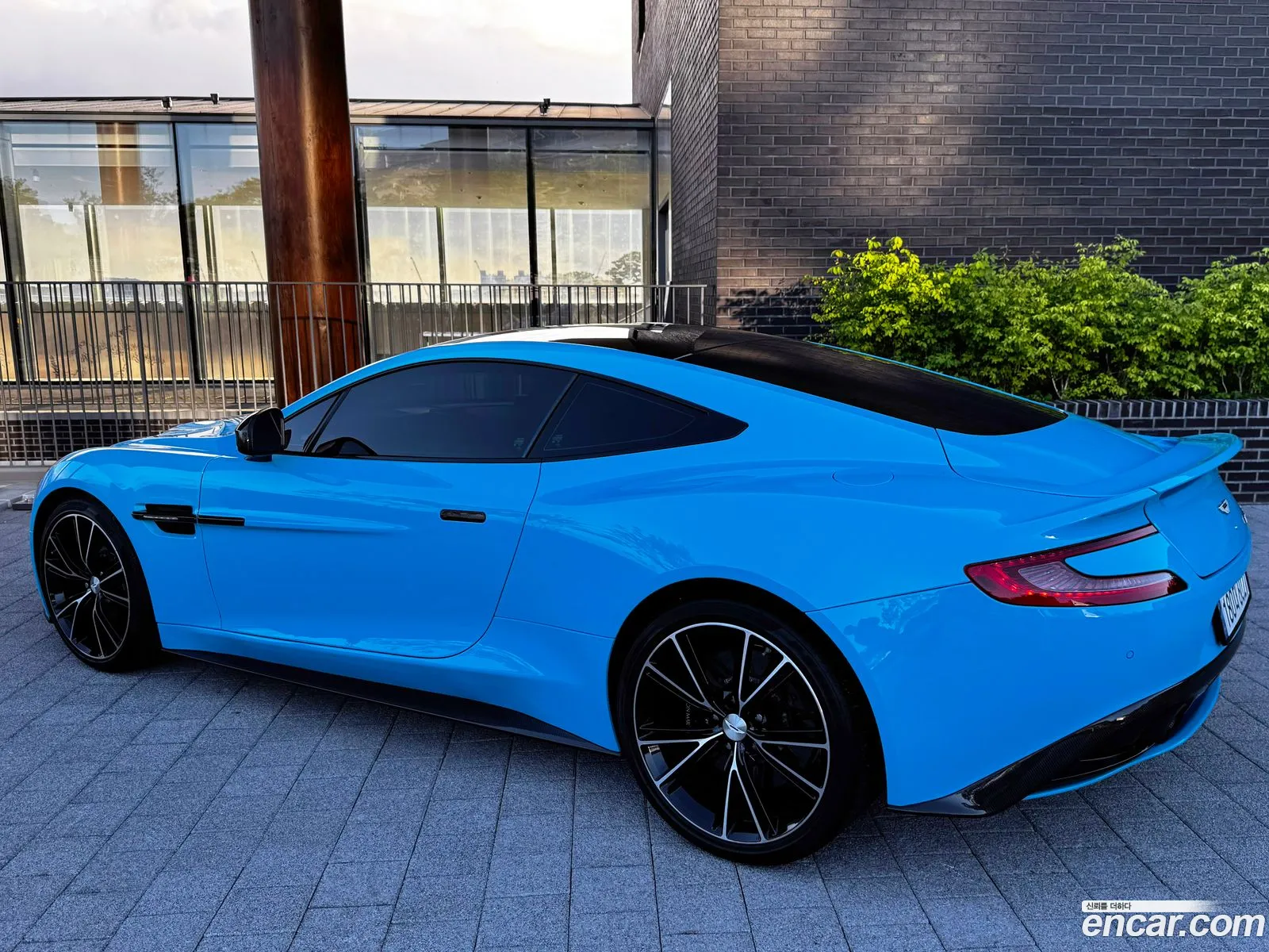 Aston Martin Vanquish 2015 — 15
