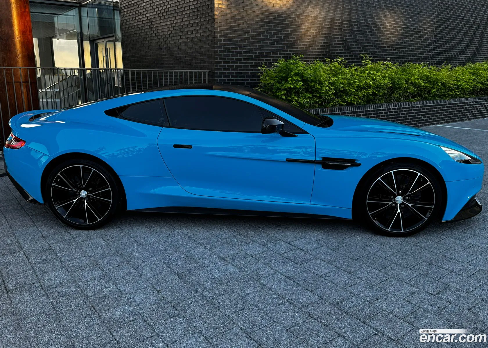 Aston Martin Vanquish 2015 — 2