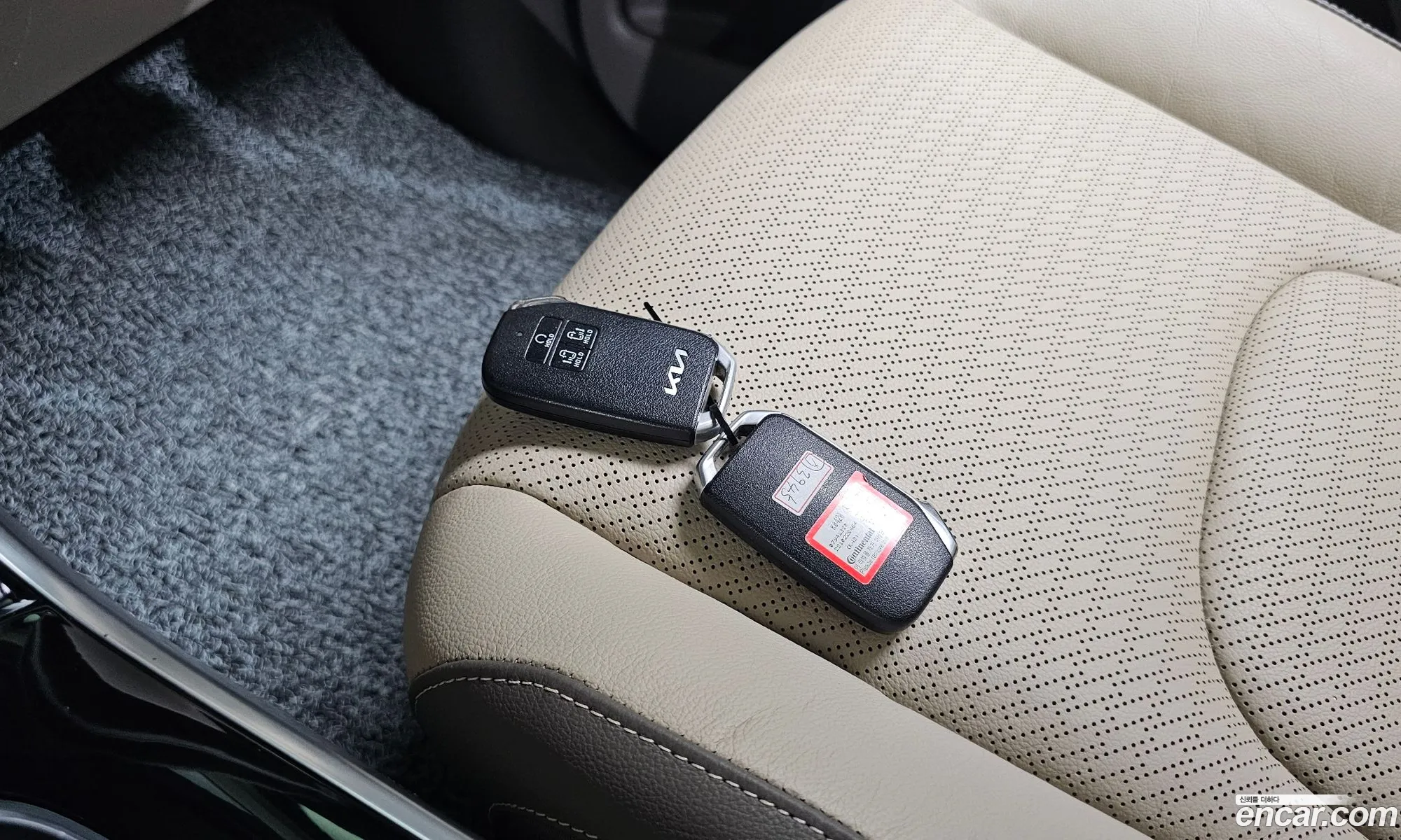 Kia Carnival 2023 KNANC81BBPS249076 — 4