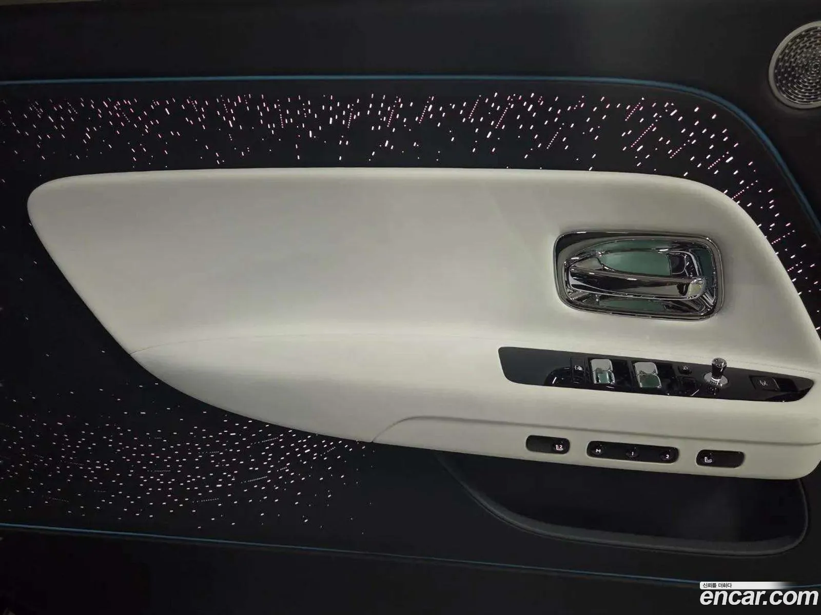 Rolls-Royce Spectre 2025 — 12