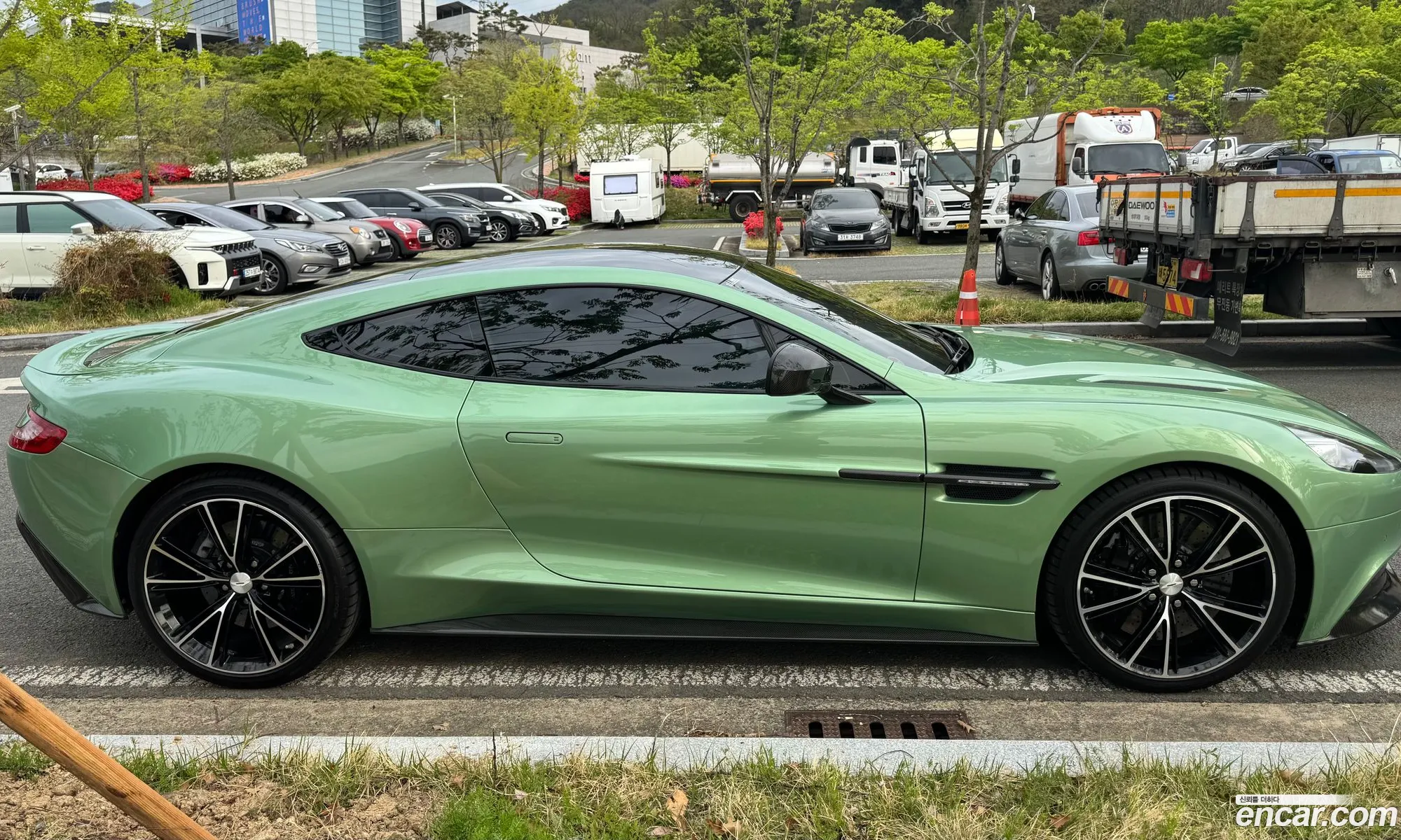 Aston Martin Vanquish 2016 — 2