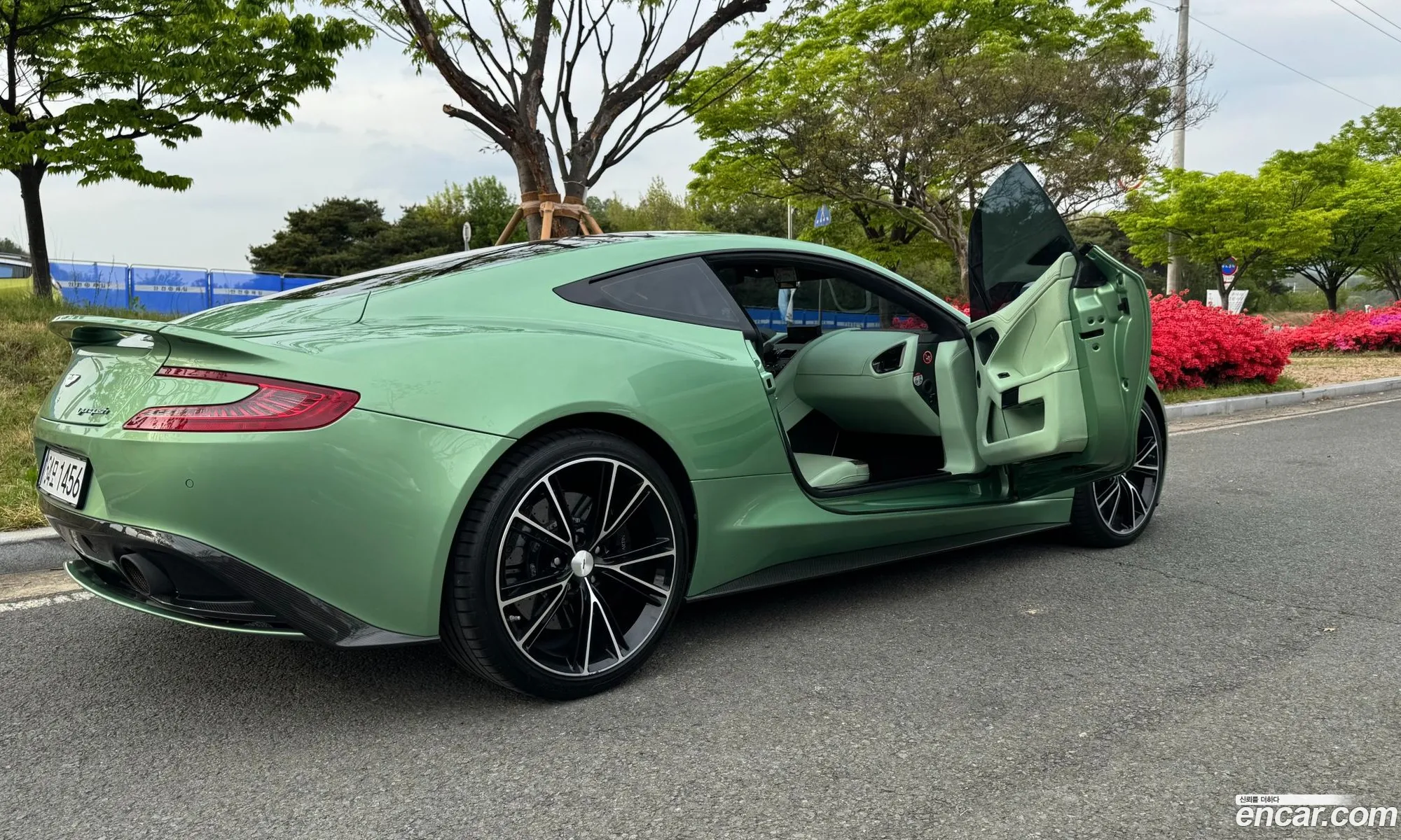 Aston Martin Vanquish 2016 — 14