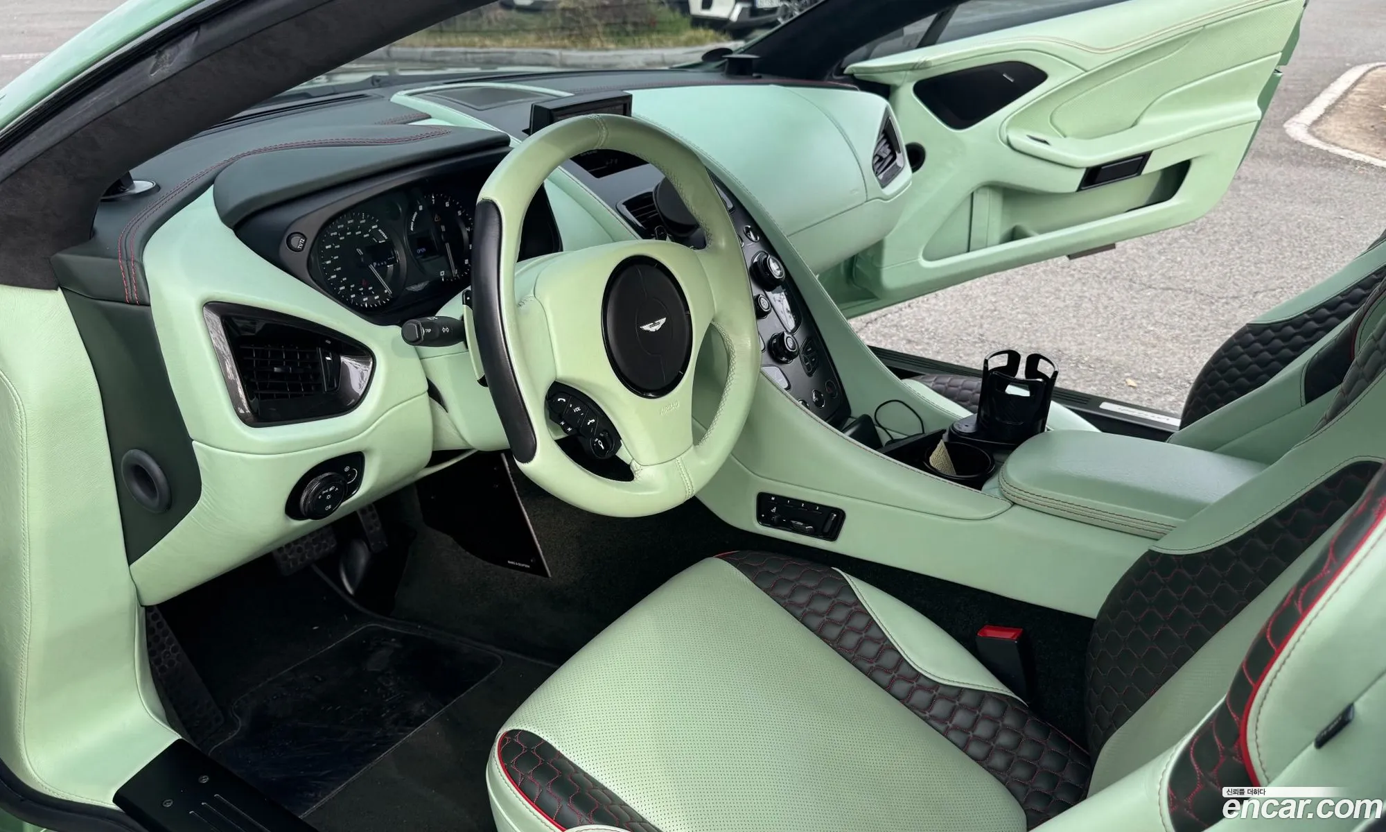 Aston Martin Vanquish 2016 — 12
