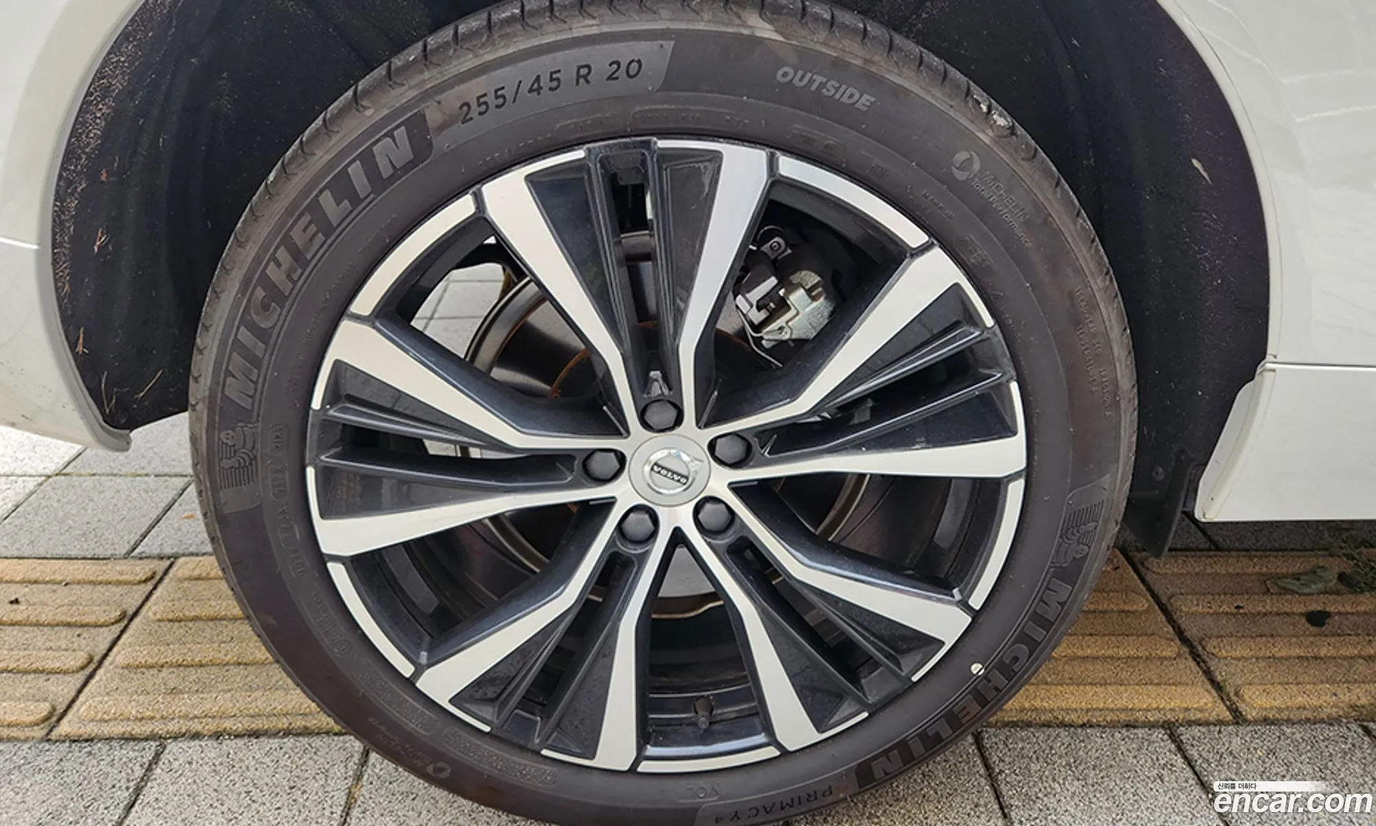 Volvo XC60 2023 — 13
