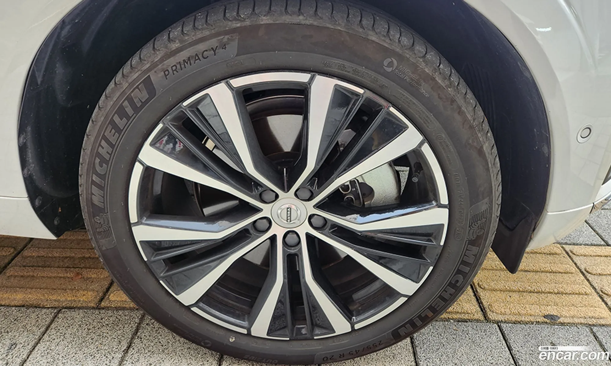 Volvo XC60 2023 — 19