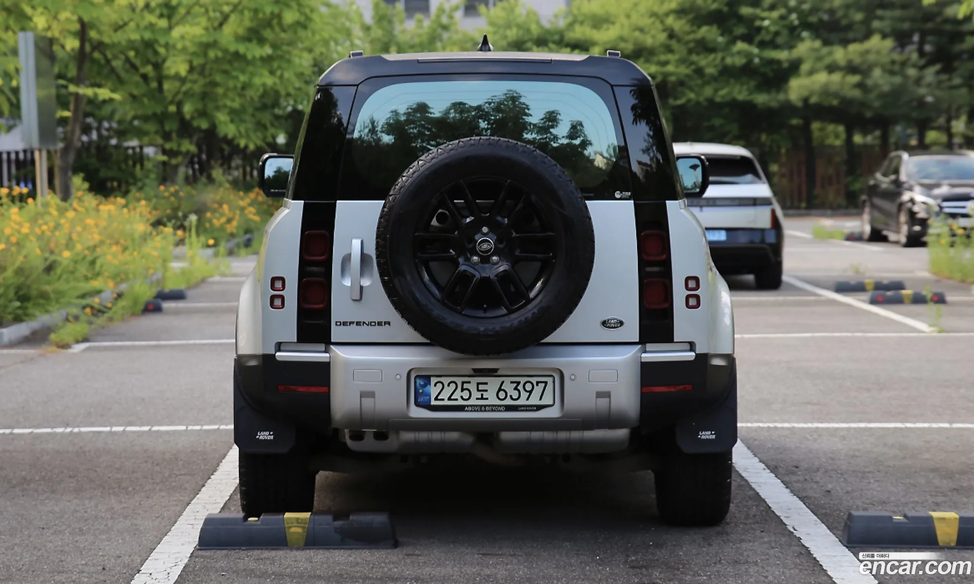 Land Rover Defender 2021 — 12