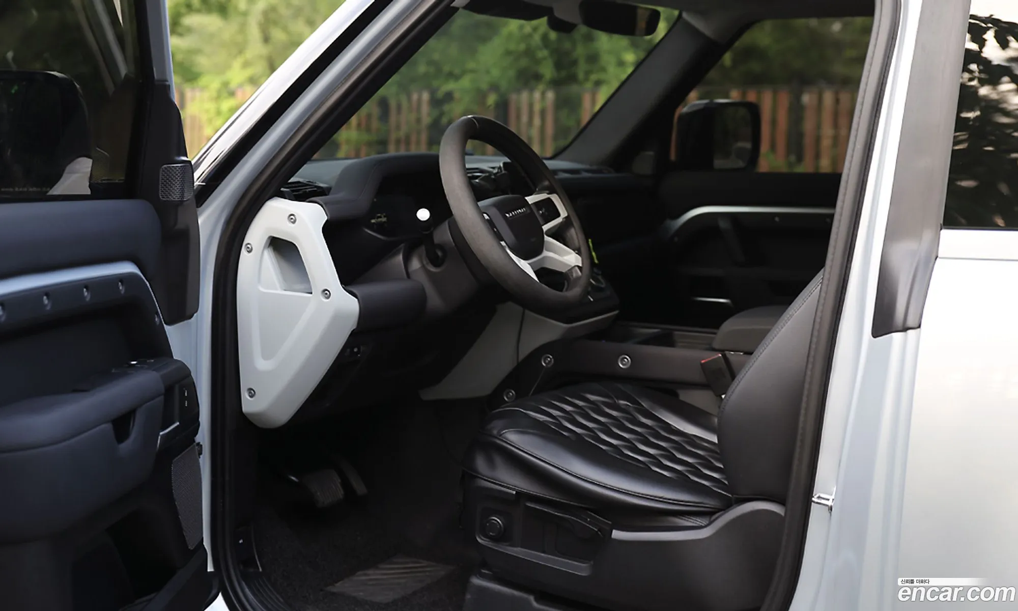Land Rover Defender 2021 — 18