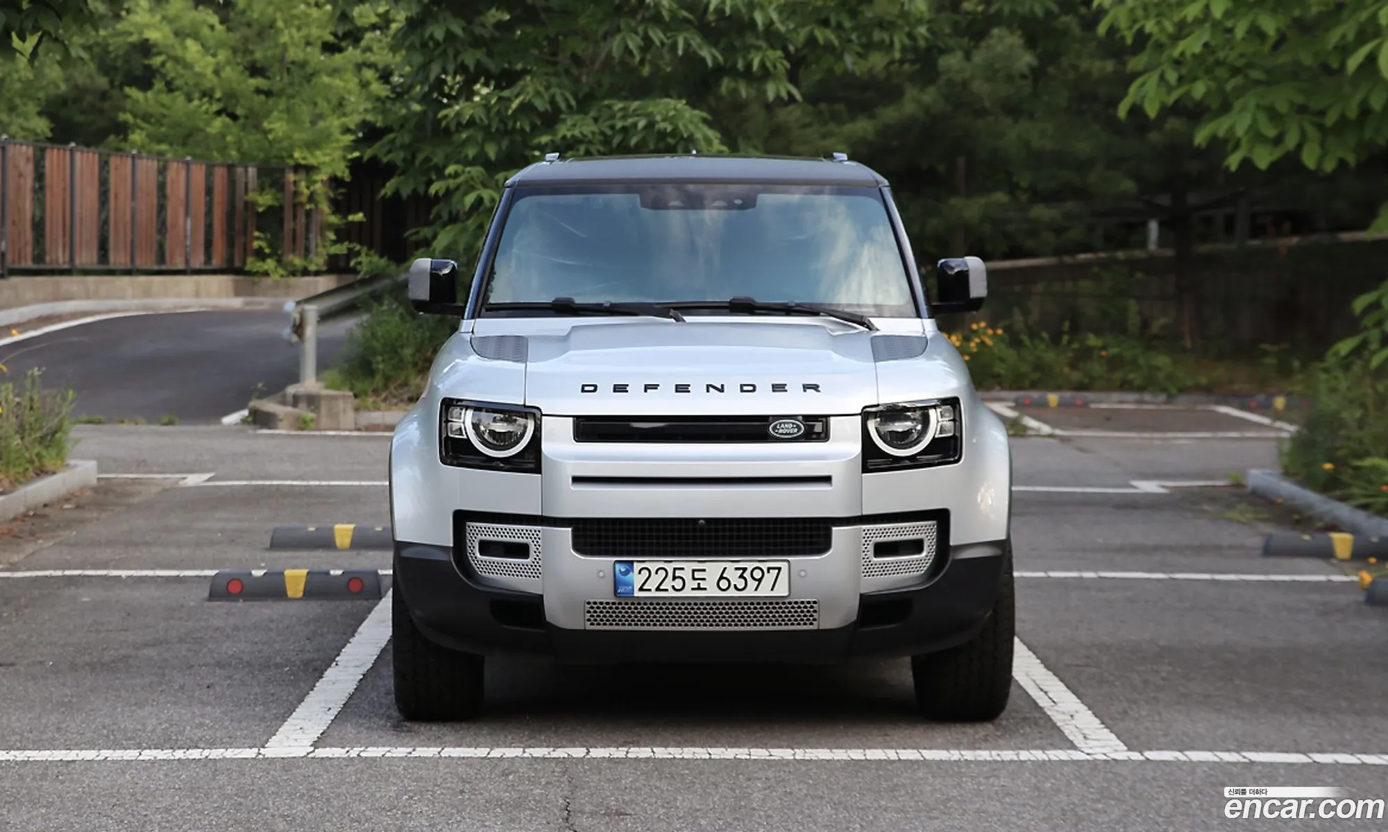 Land Rover Defender 2021 — 13