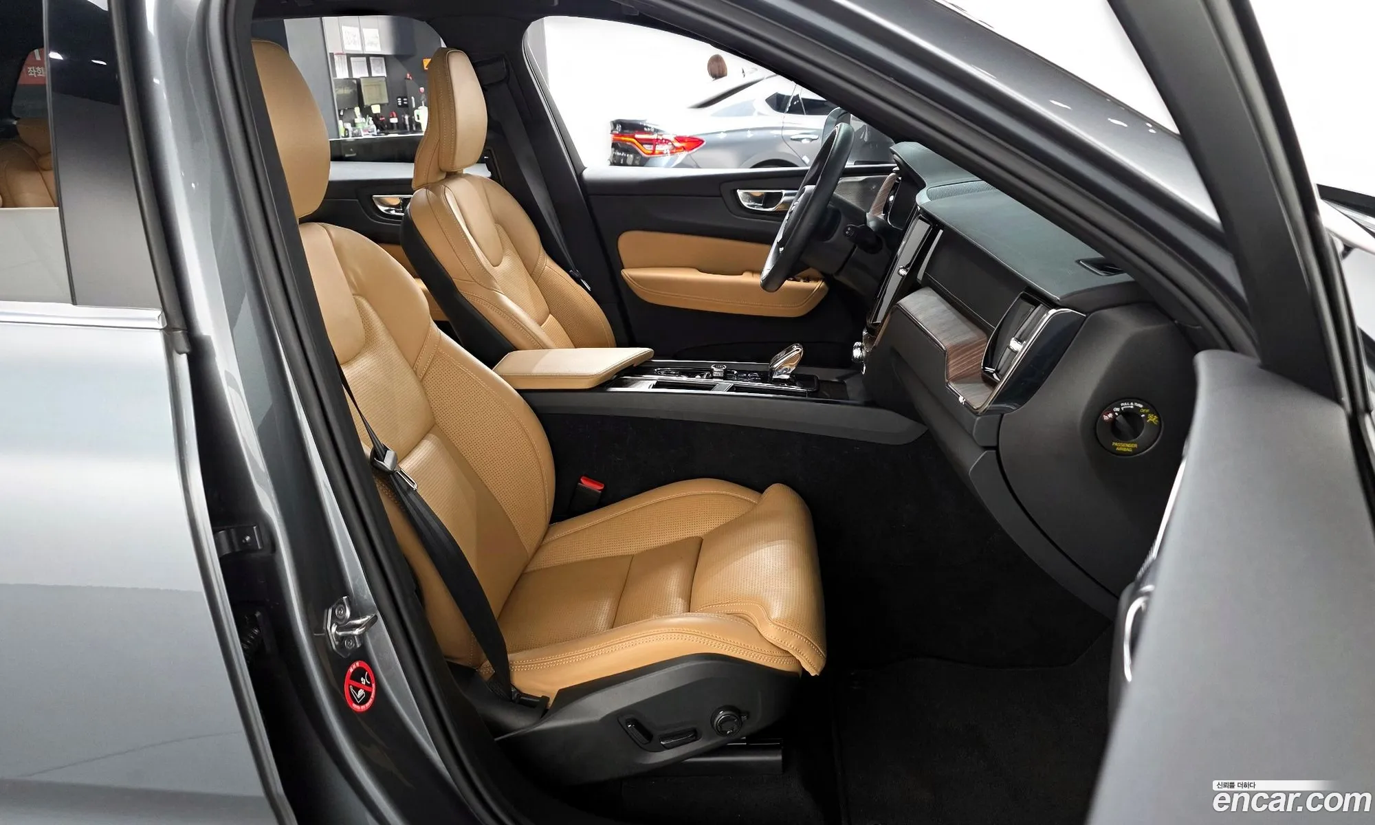 Volvo XC60 2021 YV1UZ062191818181 — 2
