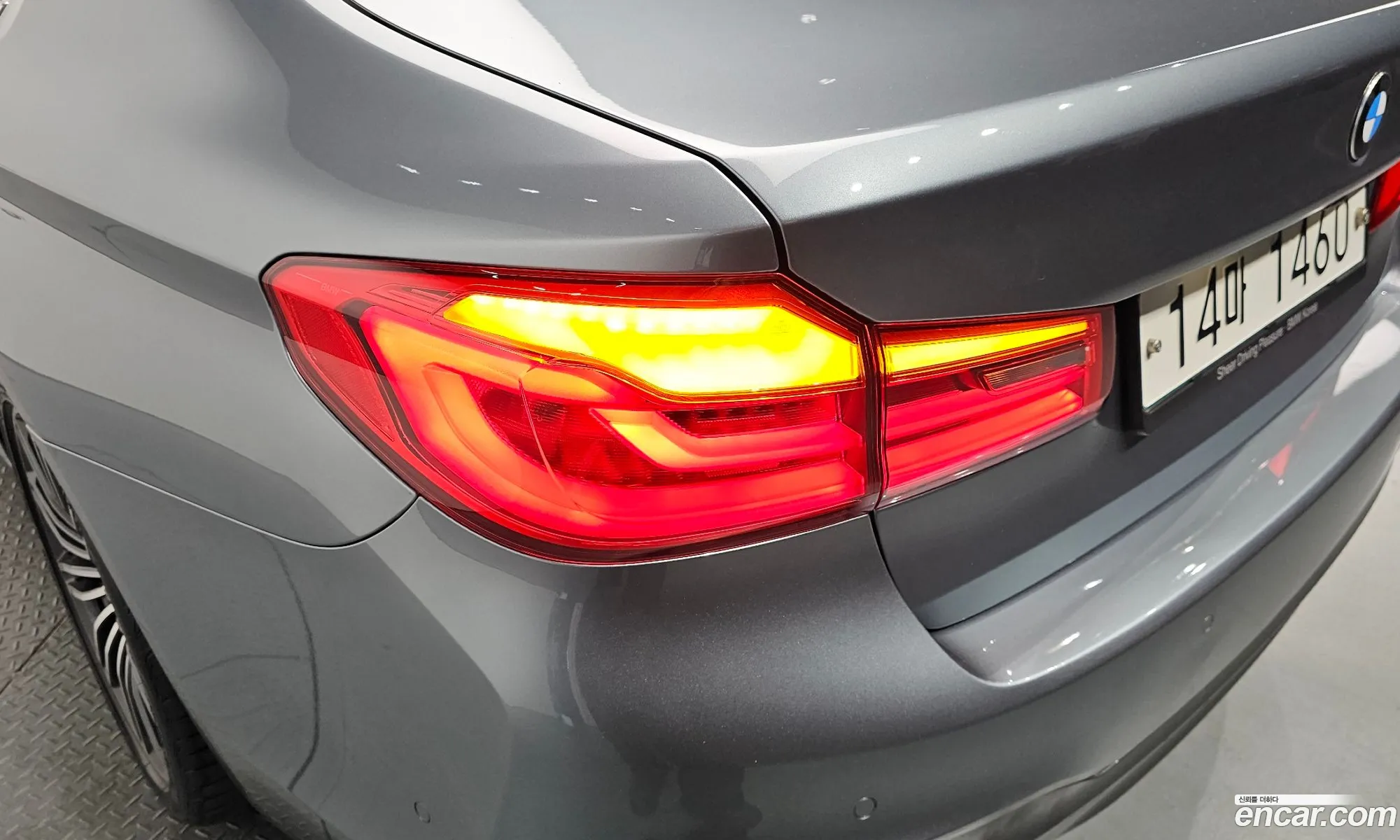 BMW 5 Series 2019 WBAJD3108KWW39331 — 17