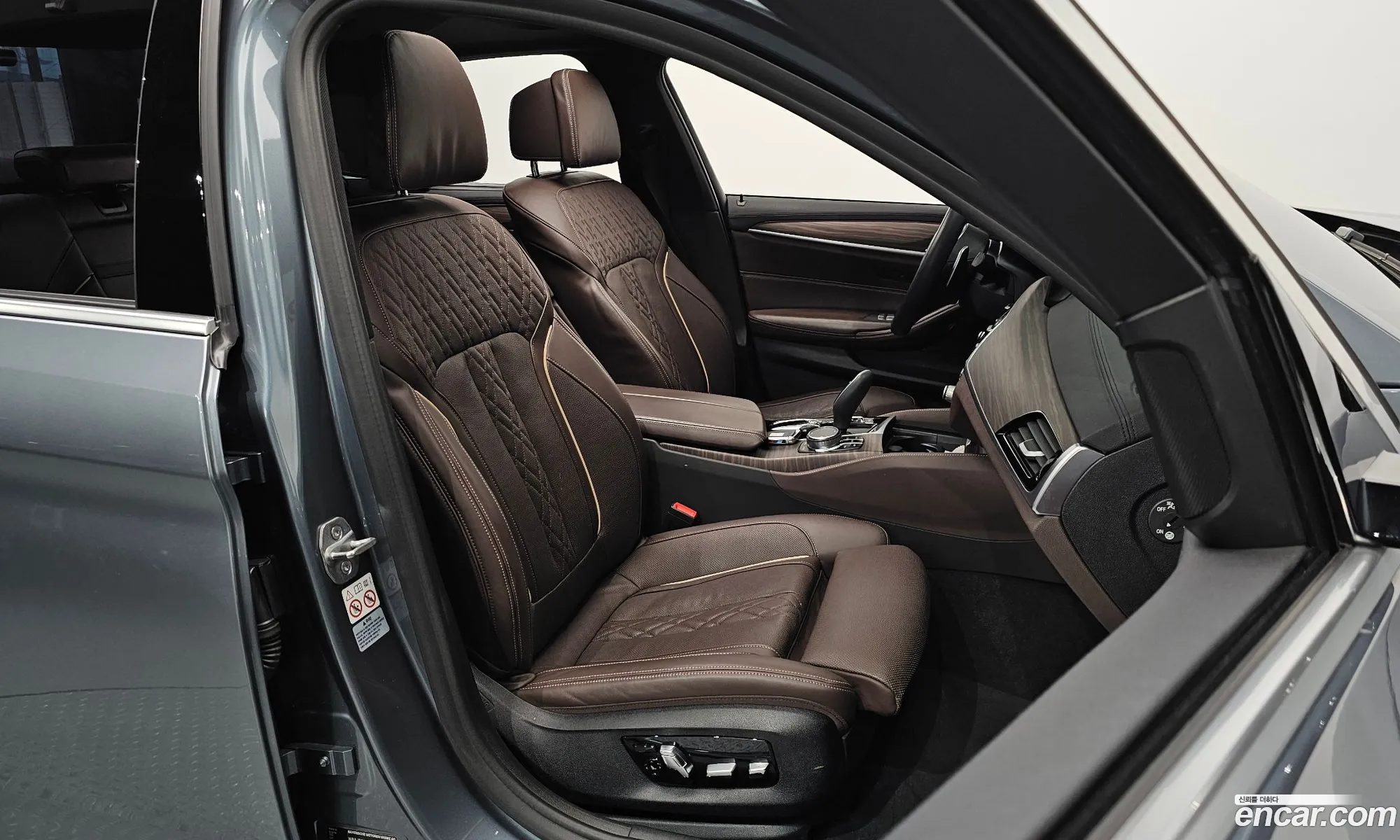 BMW 5 Series 2019 WBAJD3108KWW39331 — 24