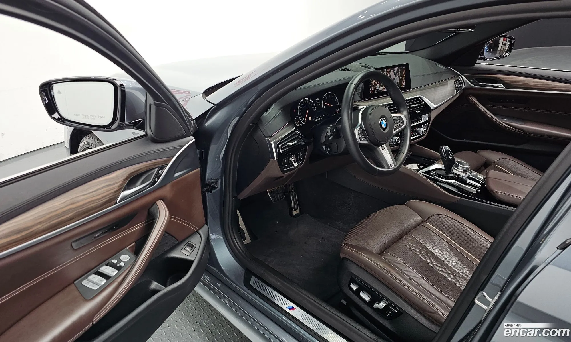 BMW 5 Series 2019 WBAJD3108KWW39331 — 26