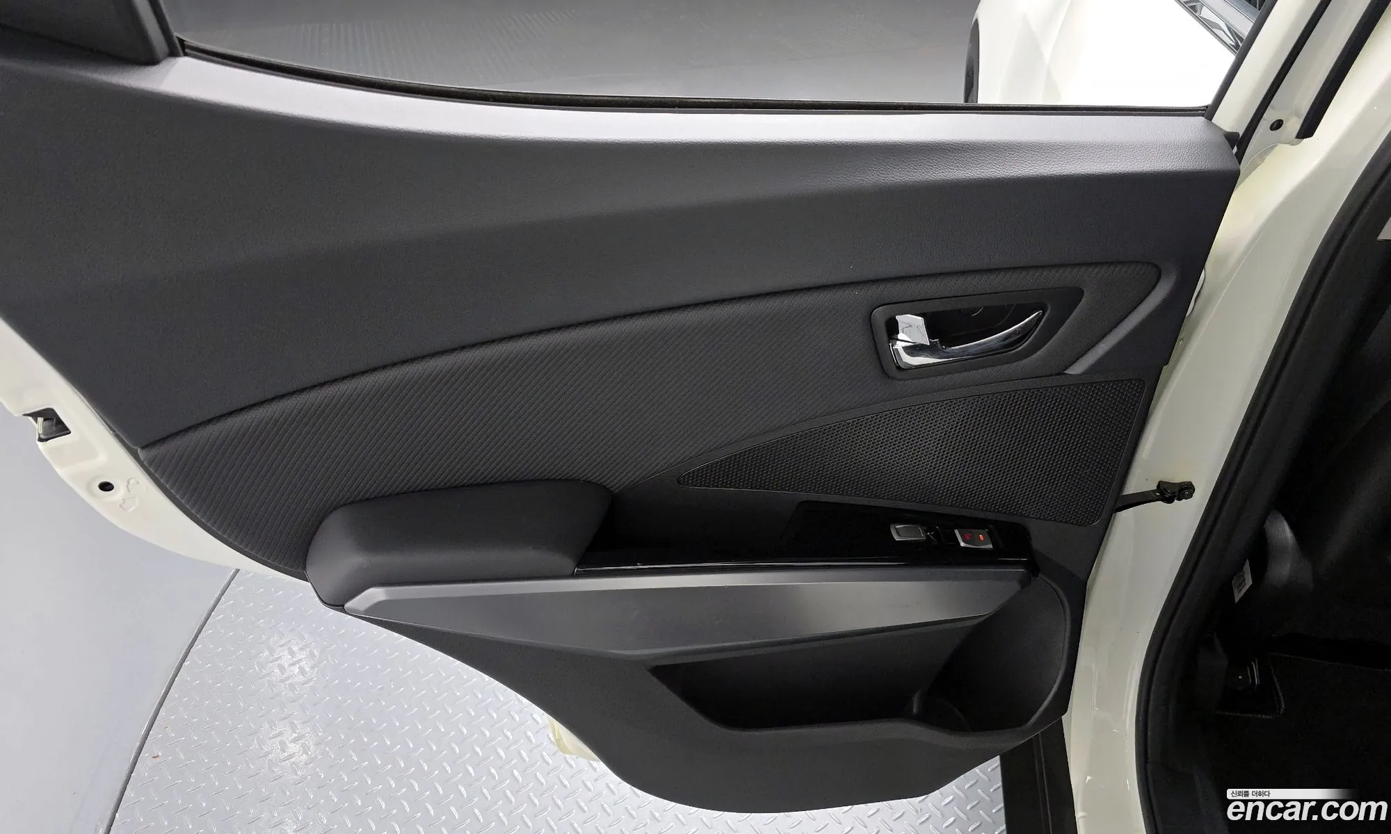 KG Mobility (SsangYong) Tivoli Armour 2017 — 17