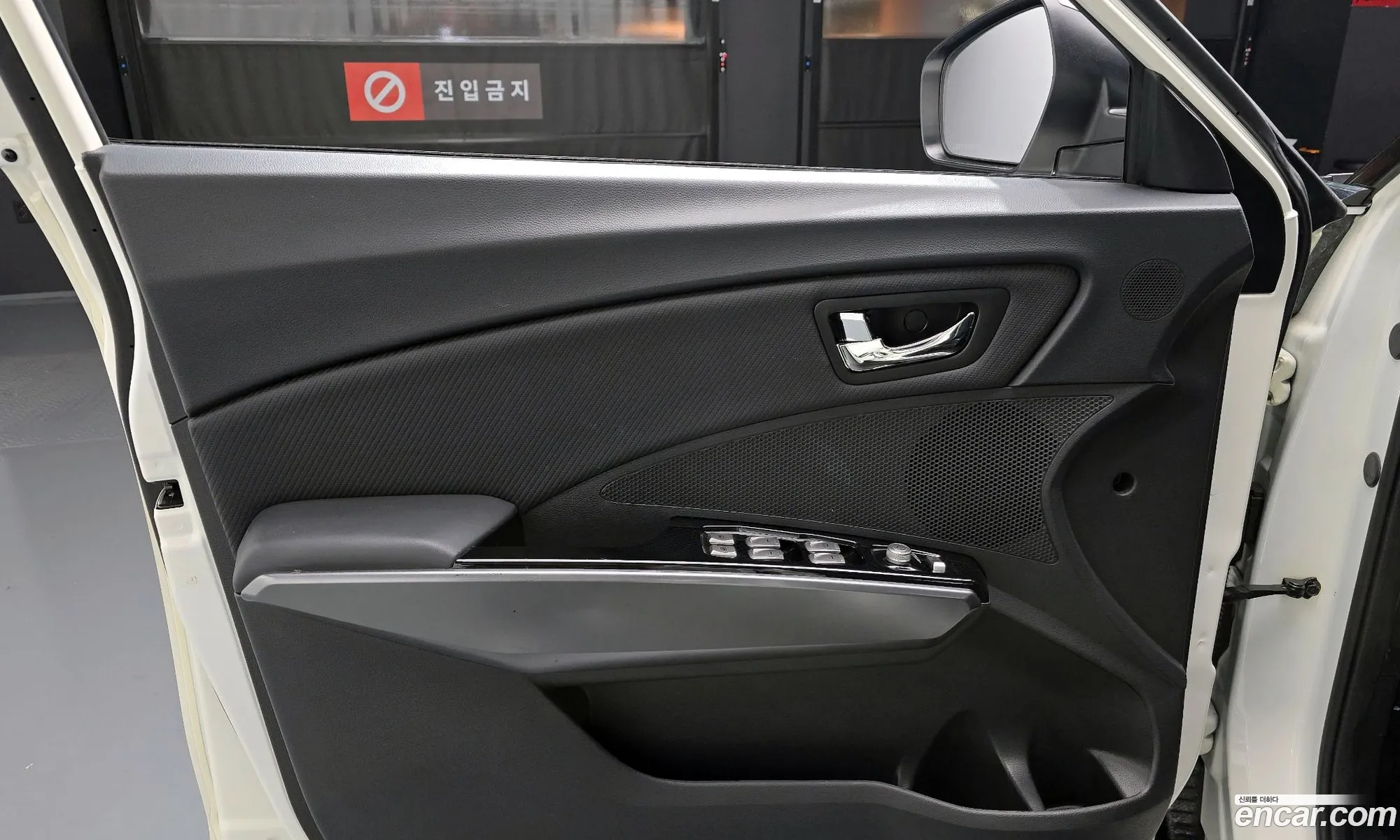 KG Mobility (SsangYong) Tivoli Armour 2017 — 26