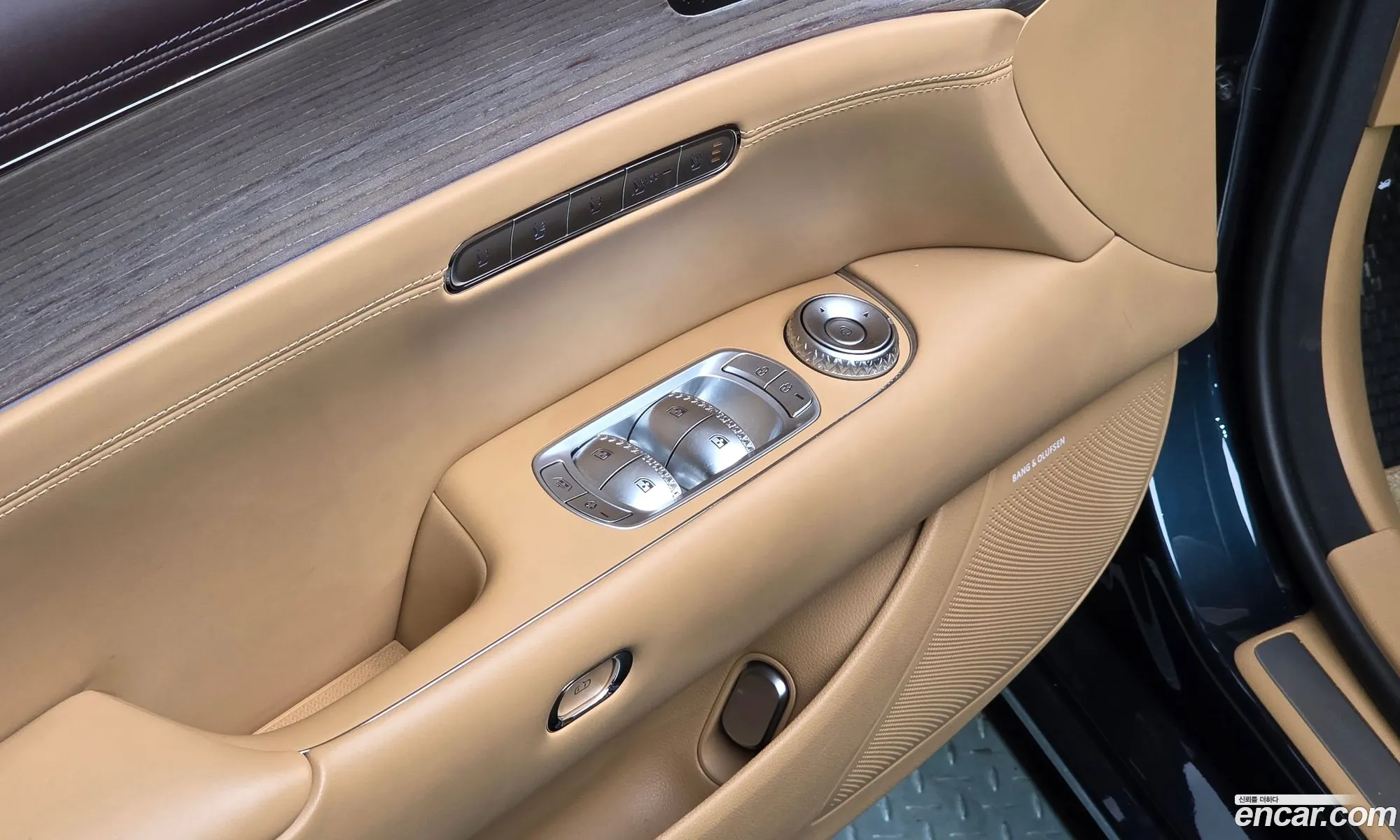 Genesis G90 2022 — 17