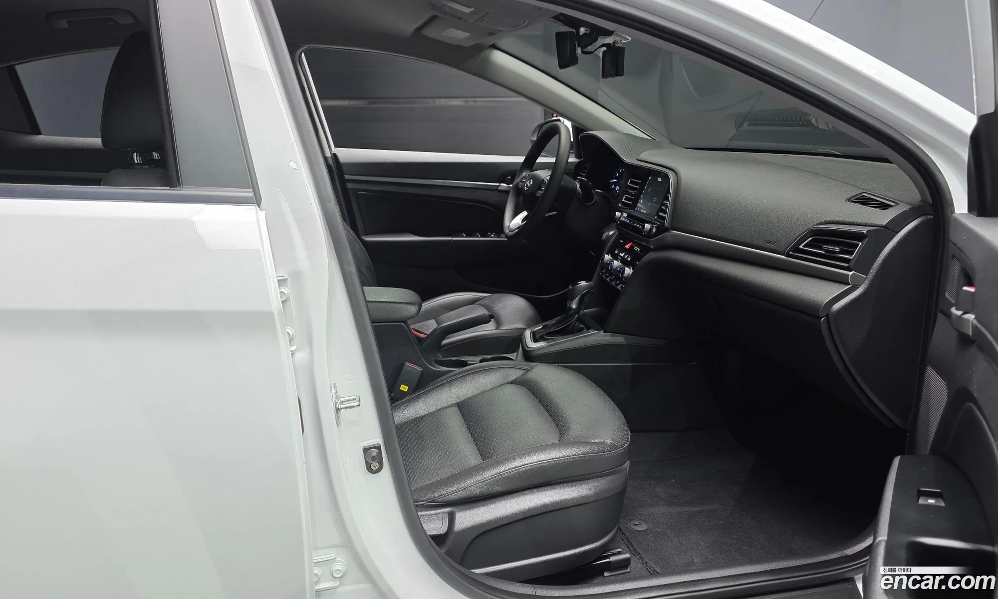 Hyundai Elantra AD 2019 — 3
