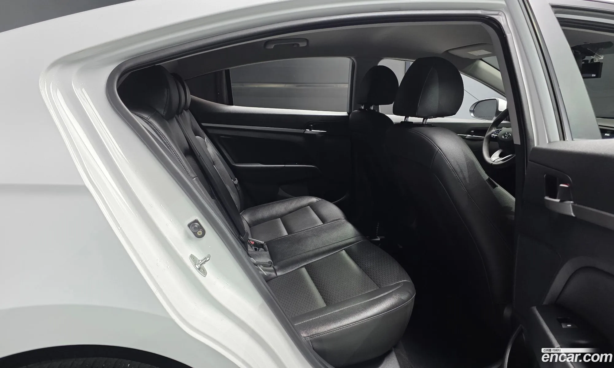 Hyundai Elantra AD 2019 — 10