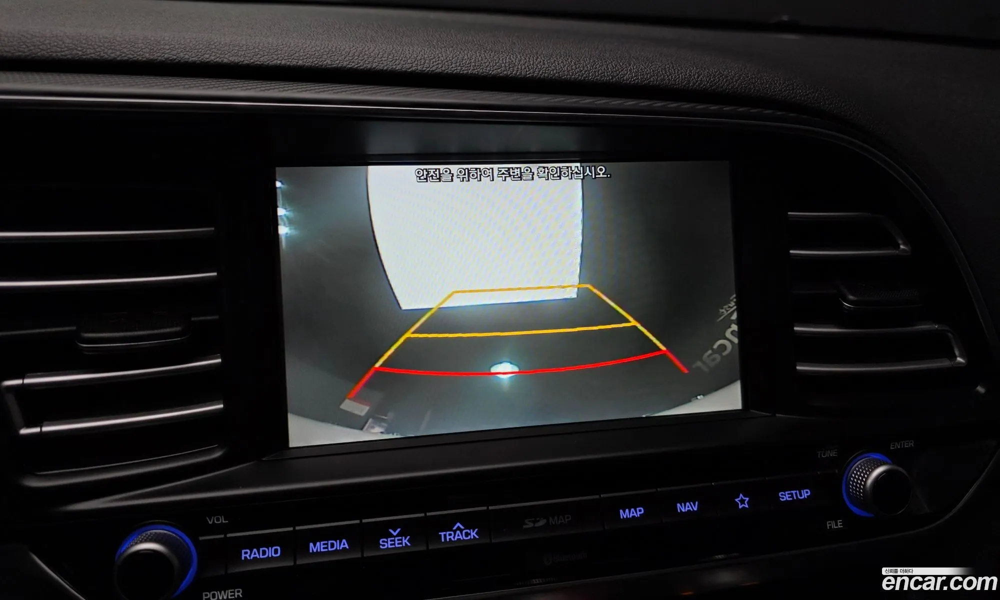 Hyundai Elantra AD 2019 — 11