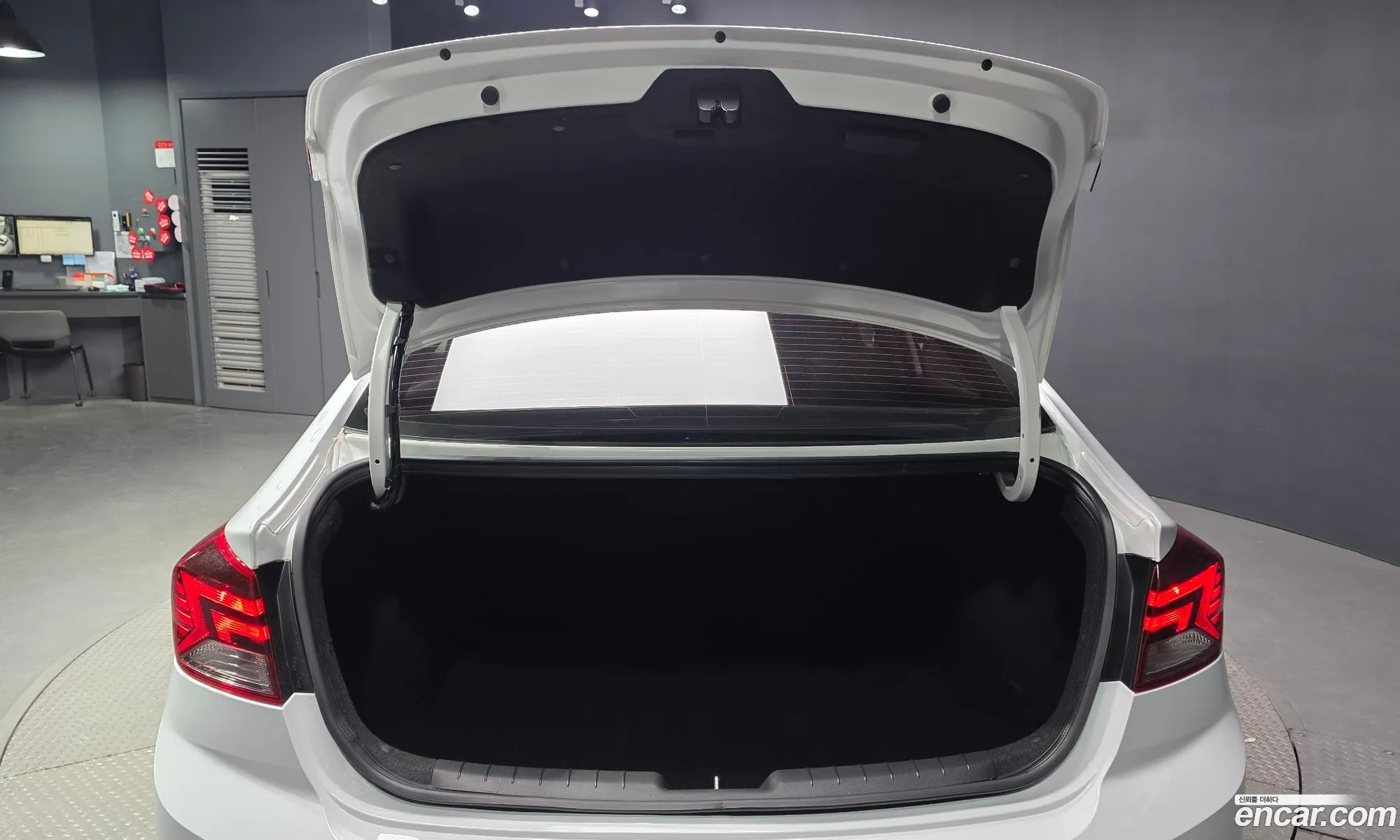 Hyundai Elantra AD 2019 — 14