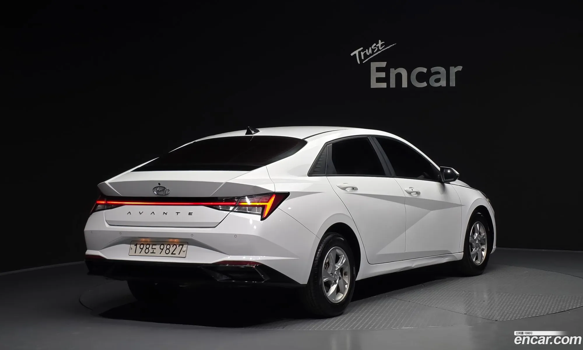 Hyundai Elantra 2022 — 4