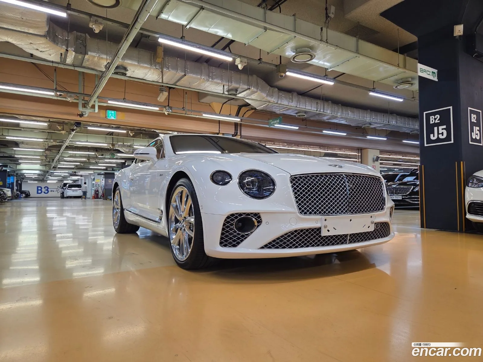Bentley Continental GT 2023 — 17