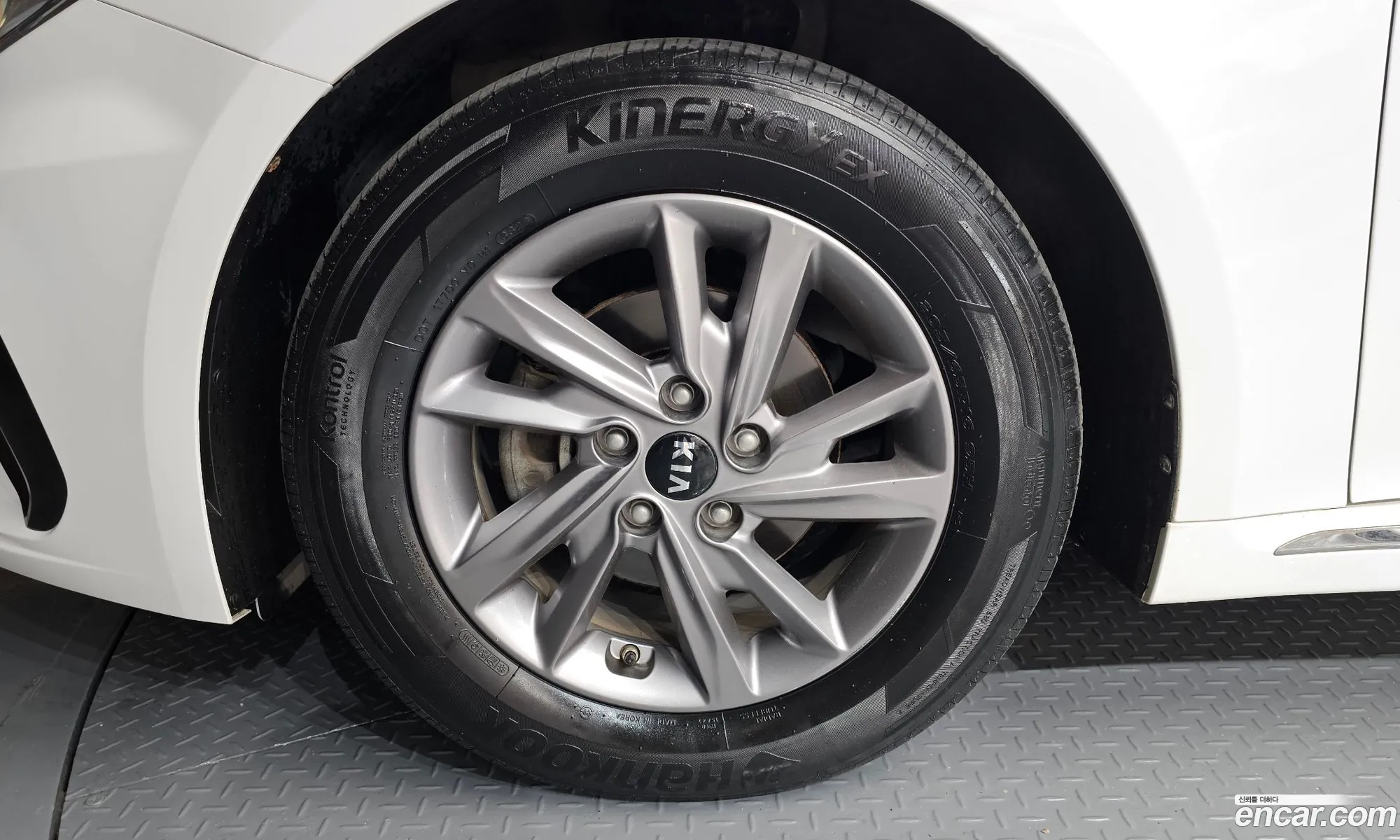 Kia K5 2019 — 16